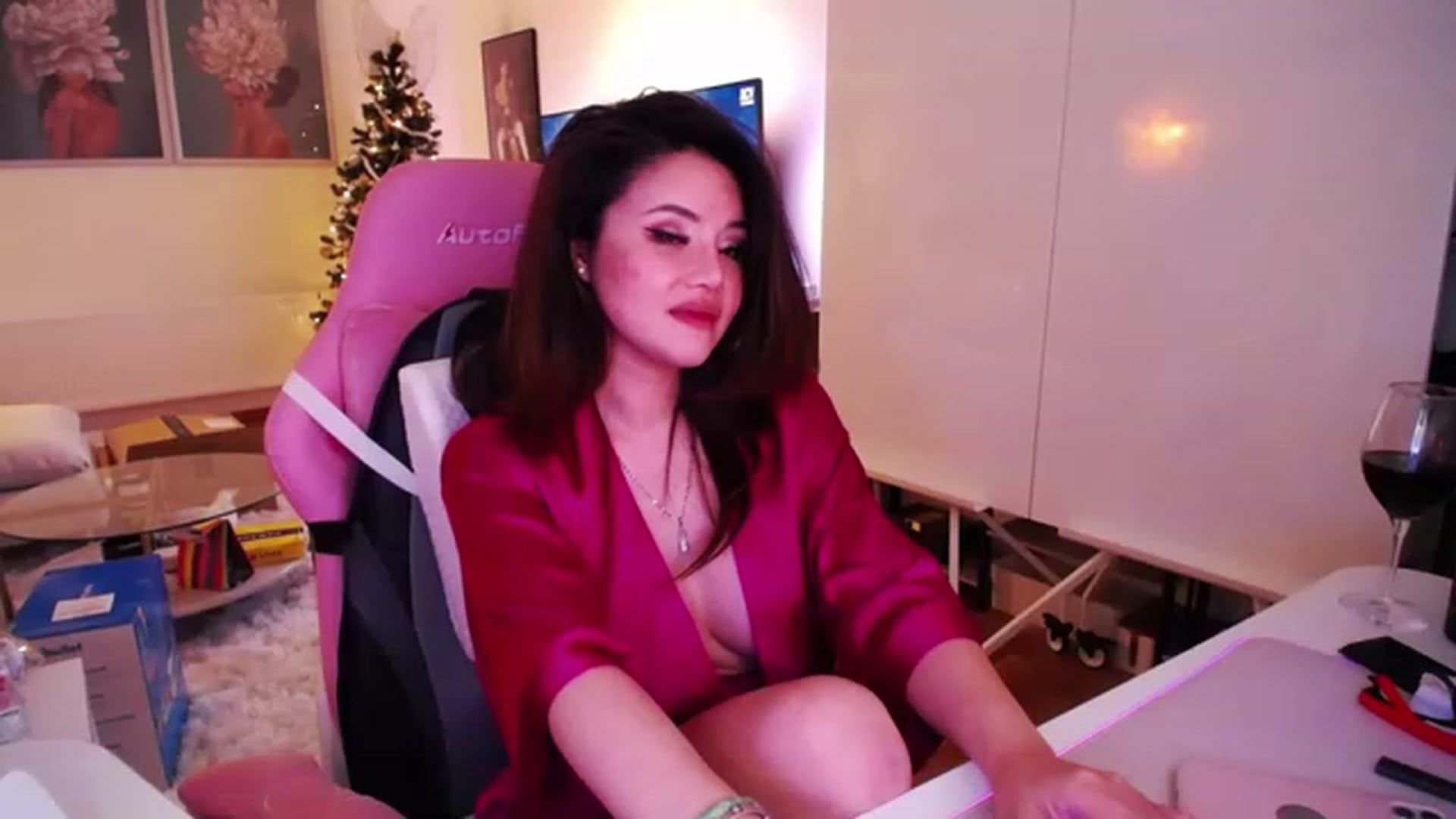 Gallery image thumbnail from SwtSunny's myfreecams stream on, 12/28/2022, 07:25 image 17 of 20