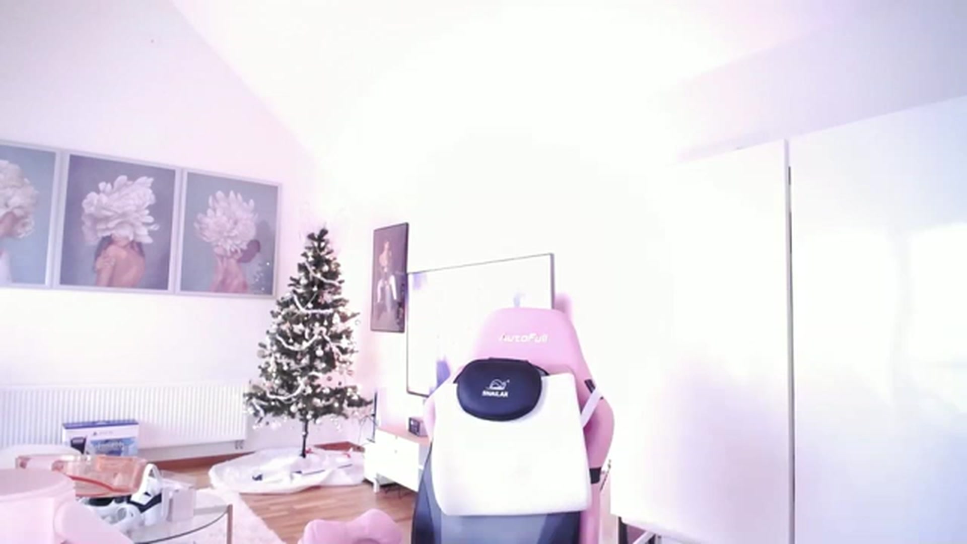 Gallery image thumbnail from SwtSunny's myfreecams stream on, 01/01/2023, 10:48 image 18 of 20