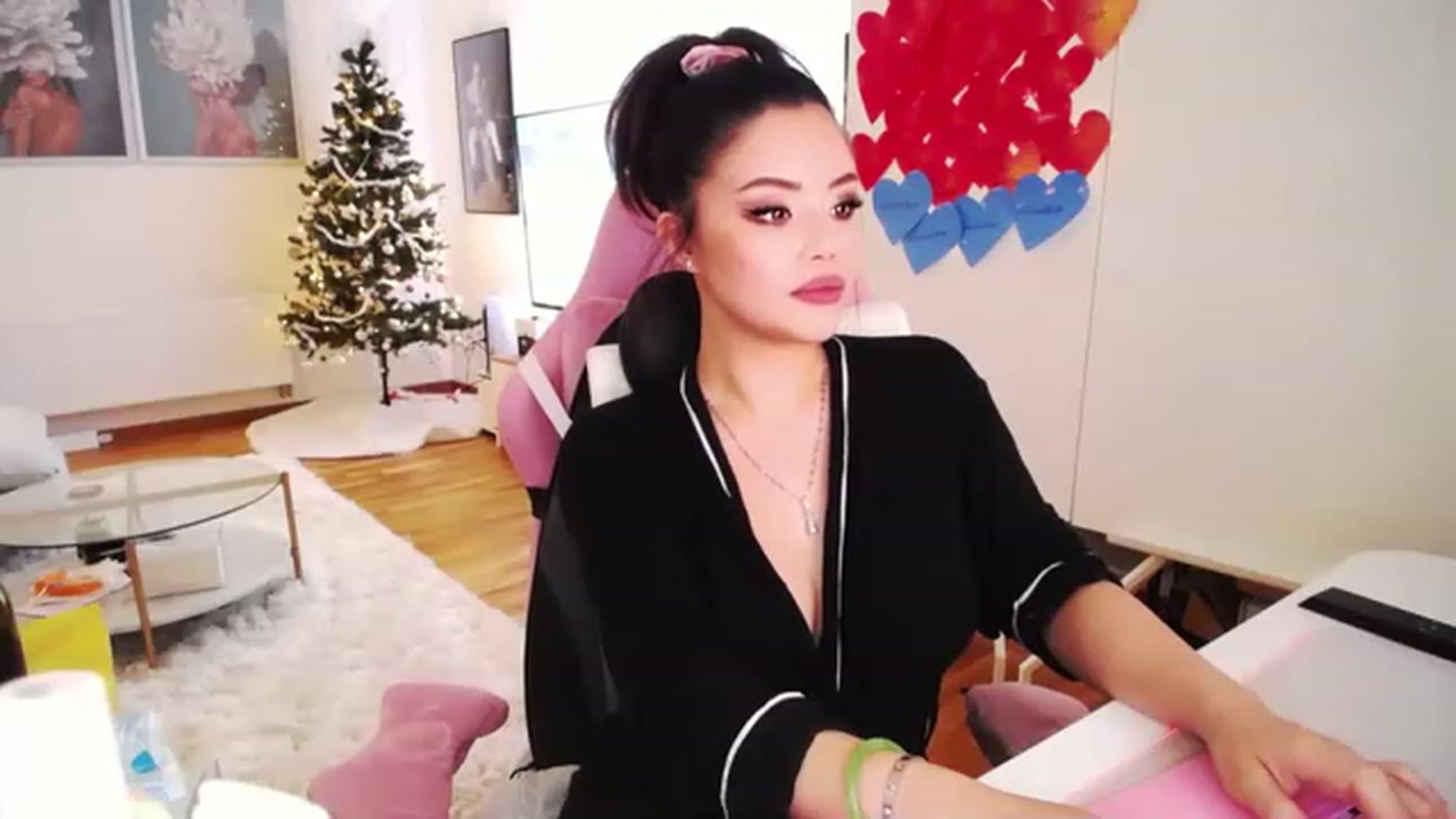 Gallery image thumbnail from SwtSunny's myfreecams stream on, 01/04/2023, 03:30 image 14 of 20