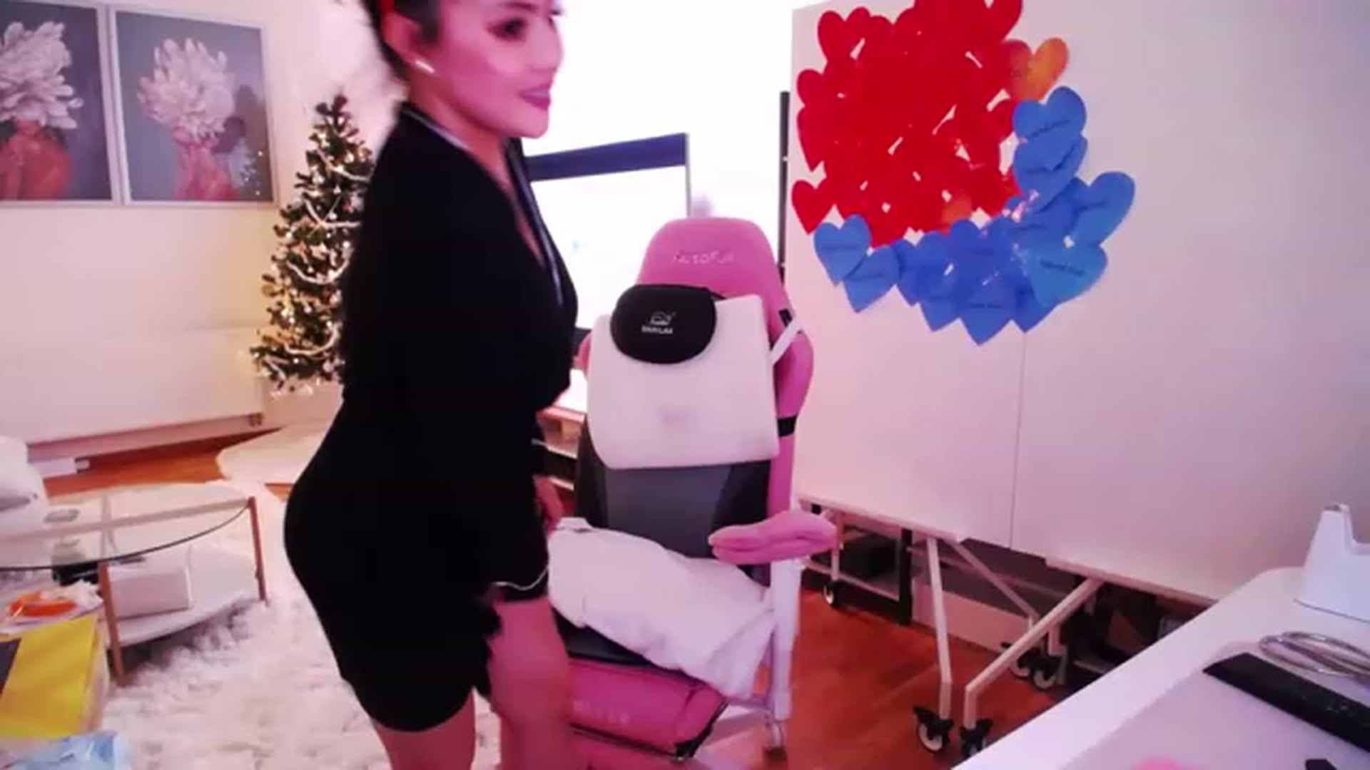 Gallery image thumbnail from SwtSunny's myfreecams stream on, 01/04/2023, 05:24 image 1 of 20