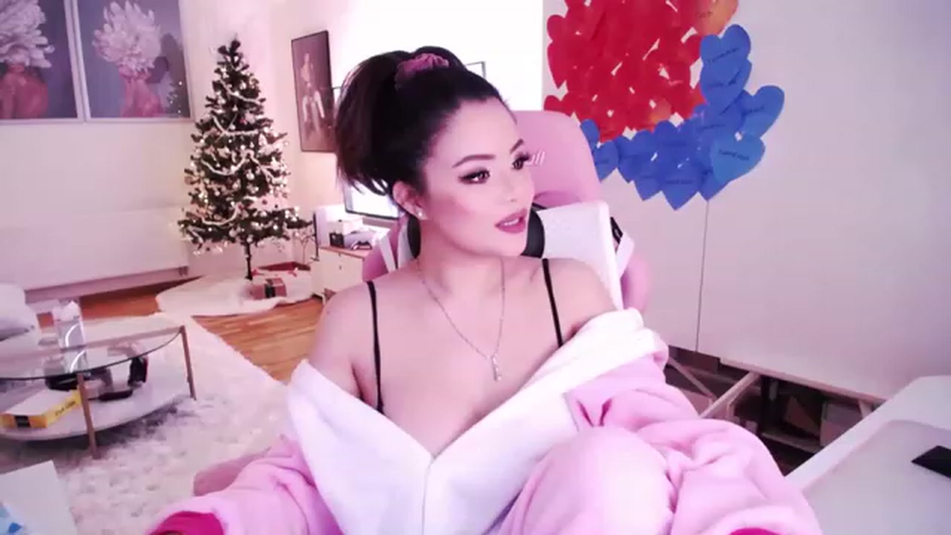 Gallery image thumbnail from SwtSunny's myfreecams stream on, 01/07/2023, 02:49 image 6 of 20