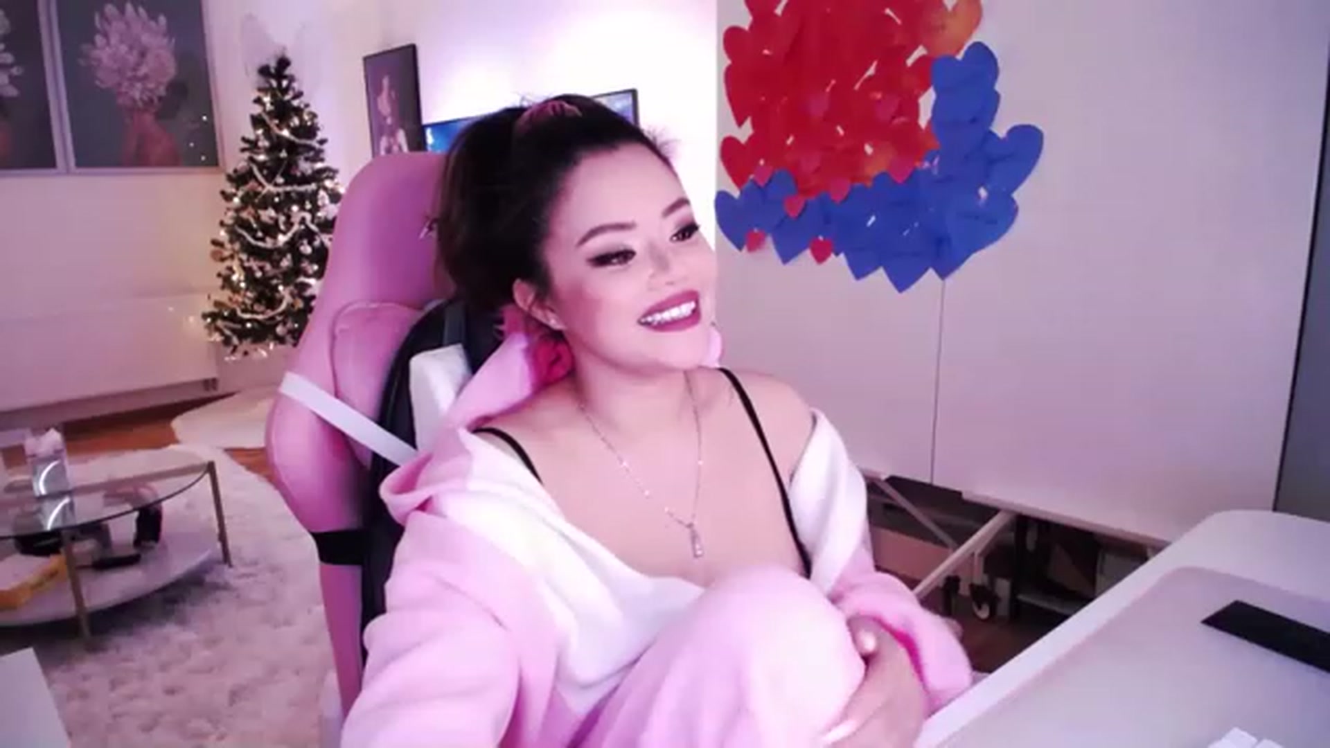 Gallery image thumbnail from SwtSunny's myfreecams stream on, 01/07/2023, 03:40 image 5 of 20