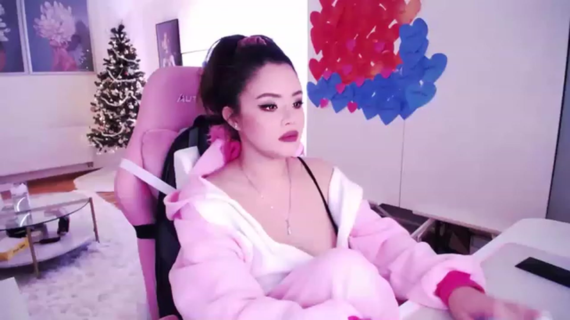Gallery image thumbnail from SwtSunny's myfreecams stream on, 01/07/2023, 03:40 image 6 of 20
