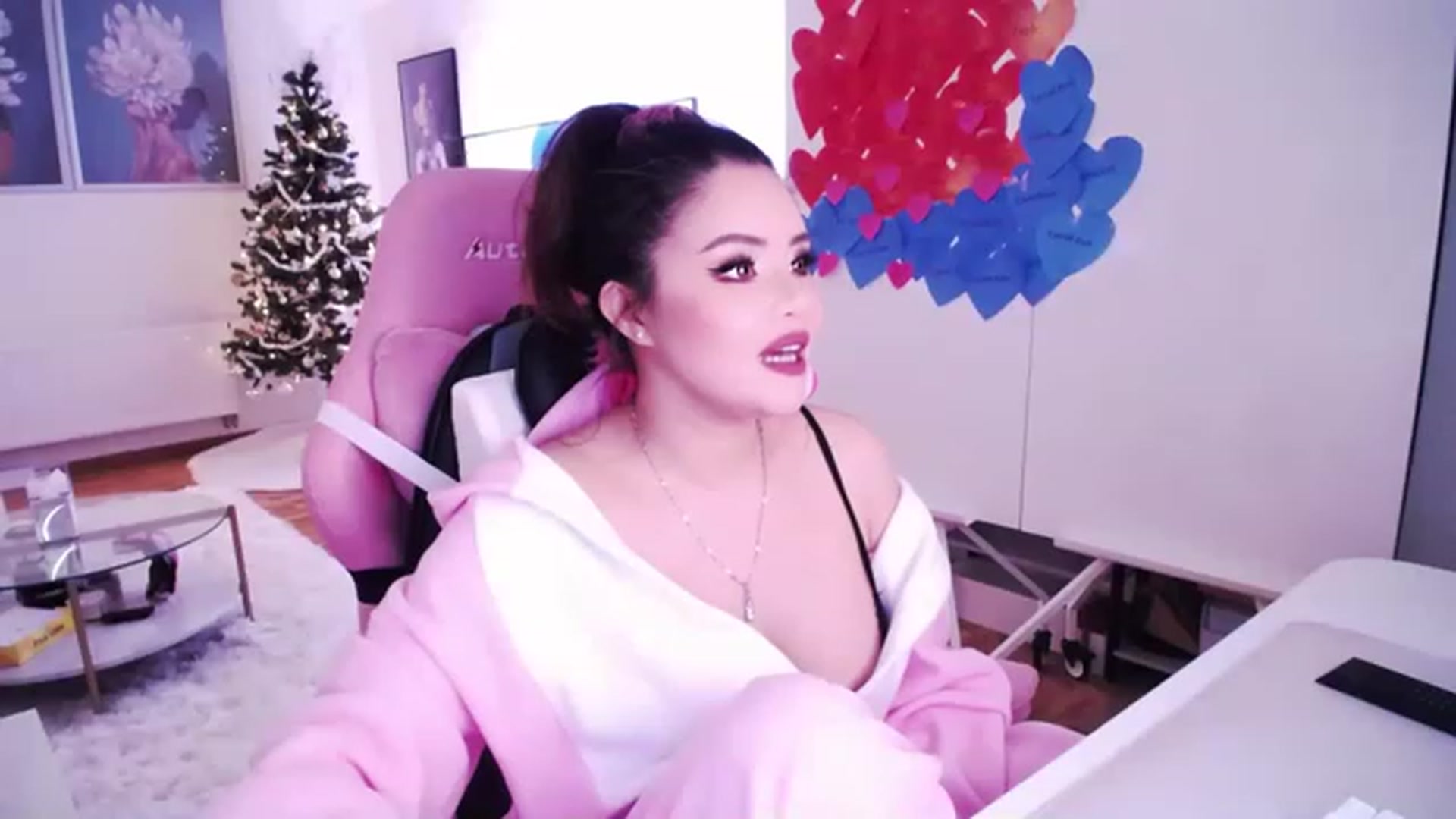 Gallery image thumbnail from SwtSunny's myfreecams stream on, 01/07/2023, 03:40 image 7 of 20