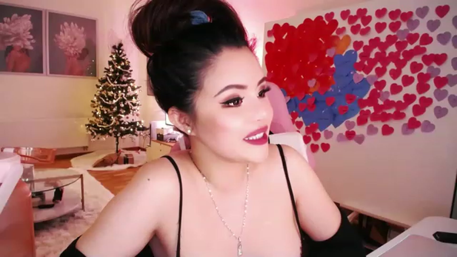 Gallery image thumbnail from SwtSunny's myfreecams stream on, 01/10/2023, 06:50 image 10 of 20