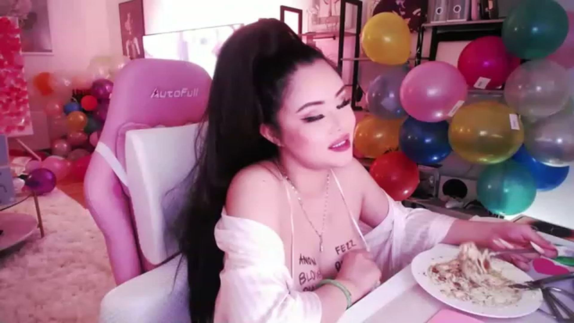 Gallery image thumbnail from SwtSunny's myfreecams stream on, 01/29/2023, 05:41 image 10 of 20