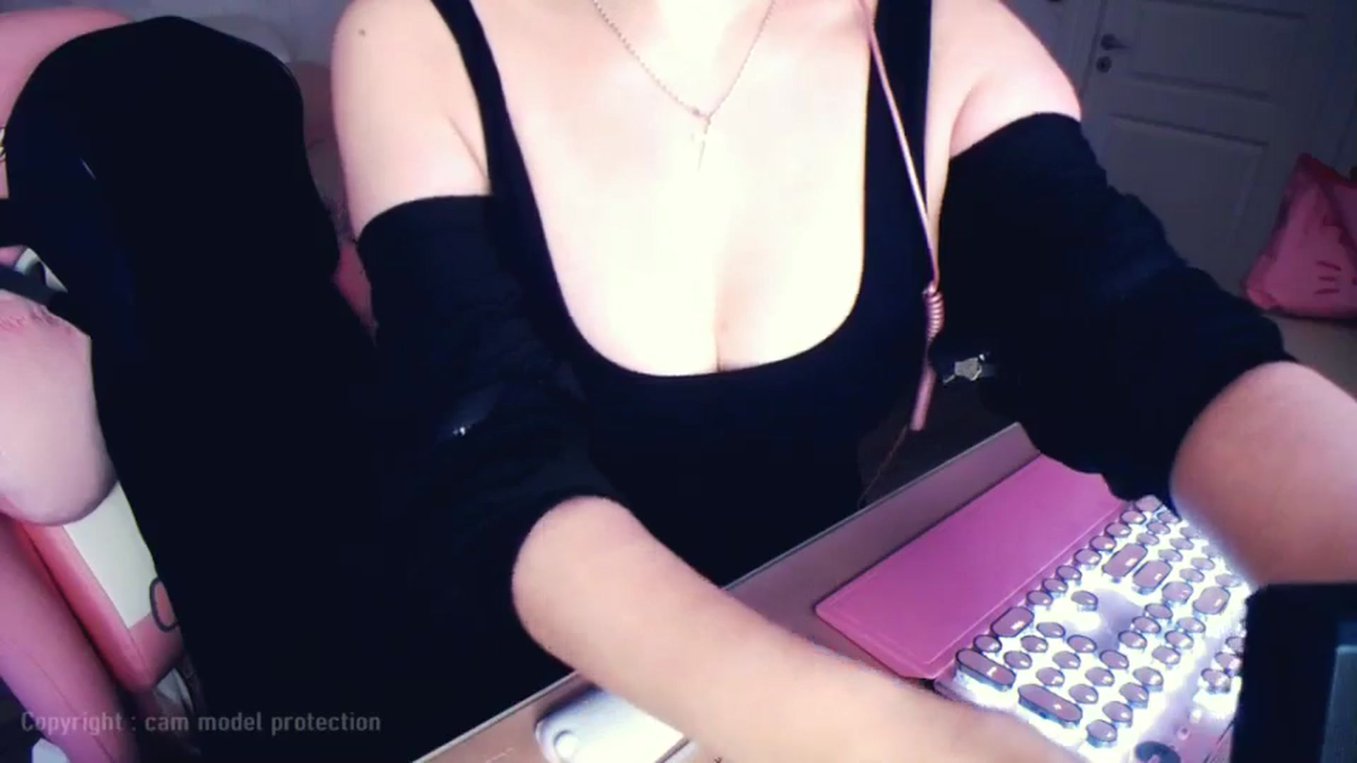 Gallery image thumbnail from SwtSunny's myfreecams stream on, 01/04/2025, 22:22 image 16 of 20