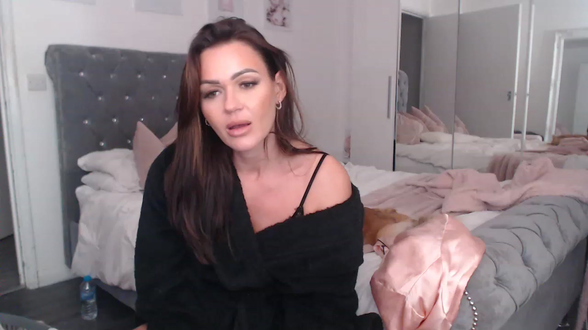 Gallery image thumbnail from SxybrtishMILF's myfreecams stream on, 11/14/2022, 17:56 image 9 of 20