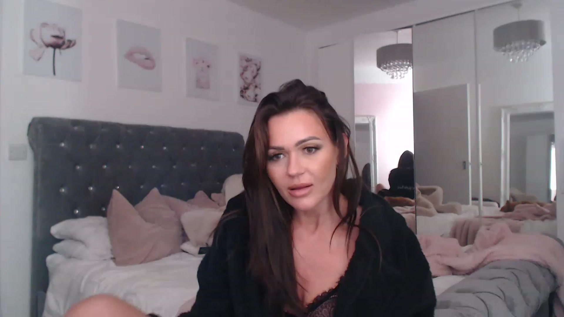 Gallery image thumbnail from SxybrtishMILF's myfreecams stream on, 11/14/2022, 17:56 image 12 of 20