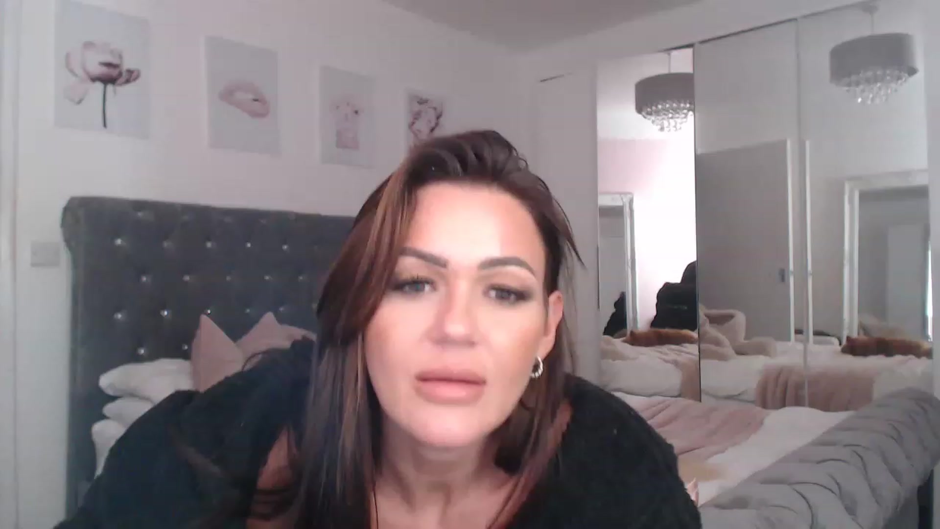 Gallery image thumbnail from SxybrtishMILF's myfreecams stream on, 11/14/2022, 17:56 image 17 of 20