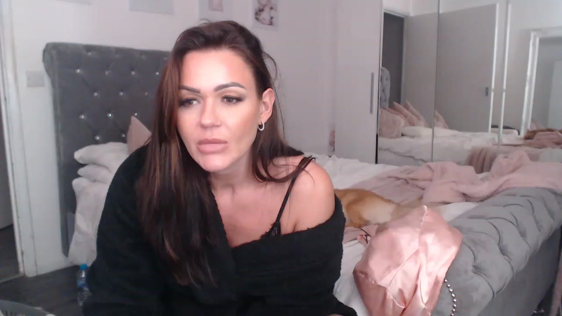 Gallery image thumbnail from SxybrtishMILF's myfreecams stream on, 11/14/2022, 17:56 image 10 of 20