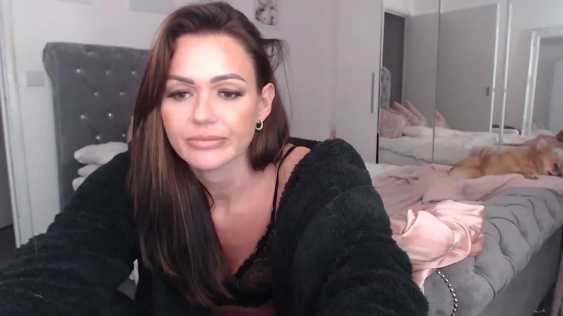 Gallery image thumbnail from SxybrtishMILF's myfreecams stream on, 11/14/2022, 17:56 image 7 of 20