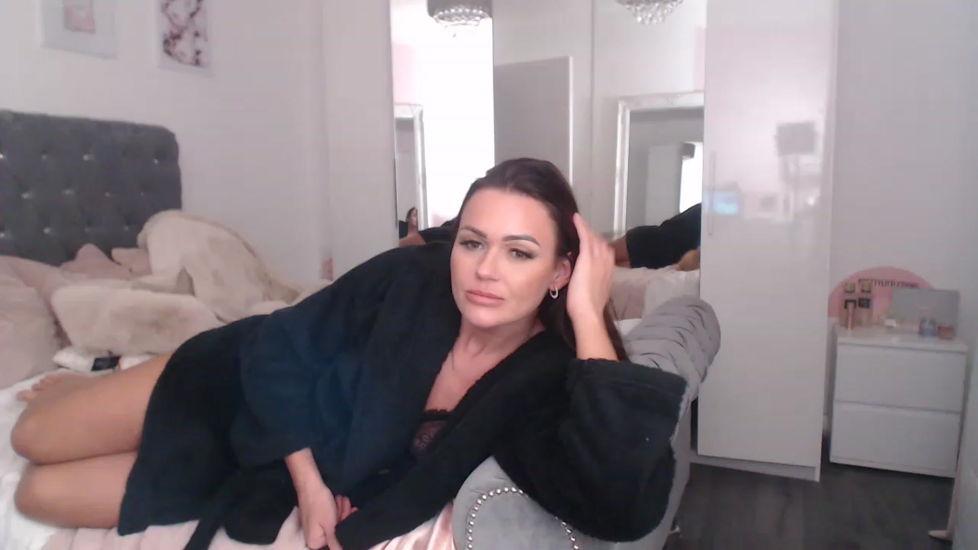 Gallery image thumbnail from SxybrtishMILF's myfreecams stream on, 11/14/2022, 18:26 image 7 of 20