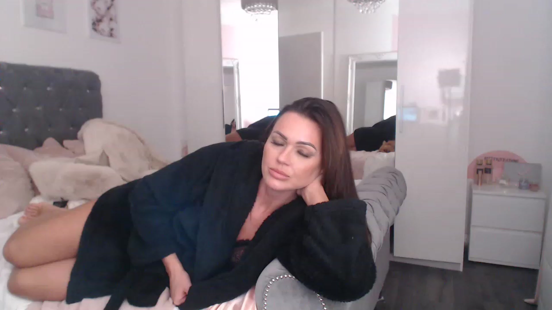 Gallery image thumbnail from SxybrtishMILF's myfreecams stream on, 11/14/2022, 18:26 image 6 of 20