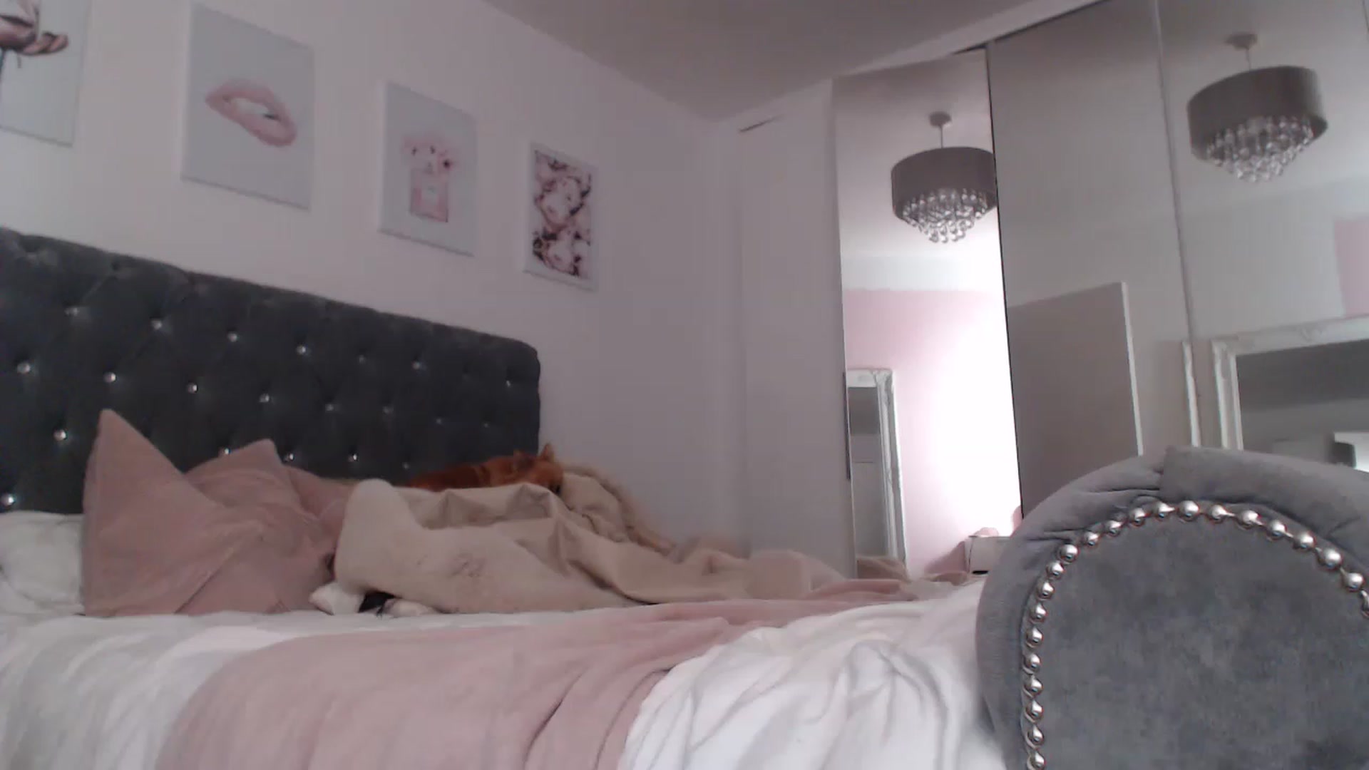 Gallery image thumbnail from SxybrtishMILF's myfreecams stream on, 11/14/2022, 18:26 image 9 of 20