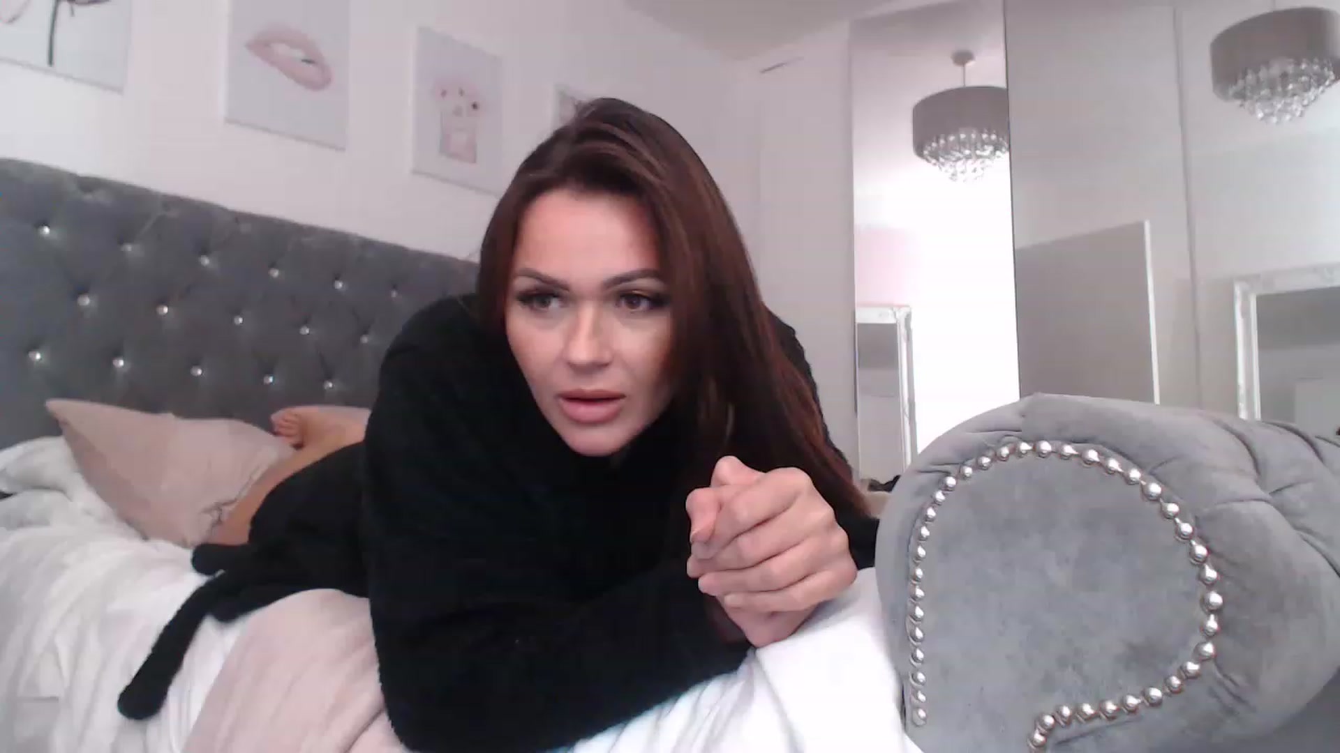 Gallery image thumbnail from SxybrtishMILF's myfreecams stream on, 11/14/2022, 18:26 image 17 of 20