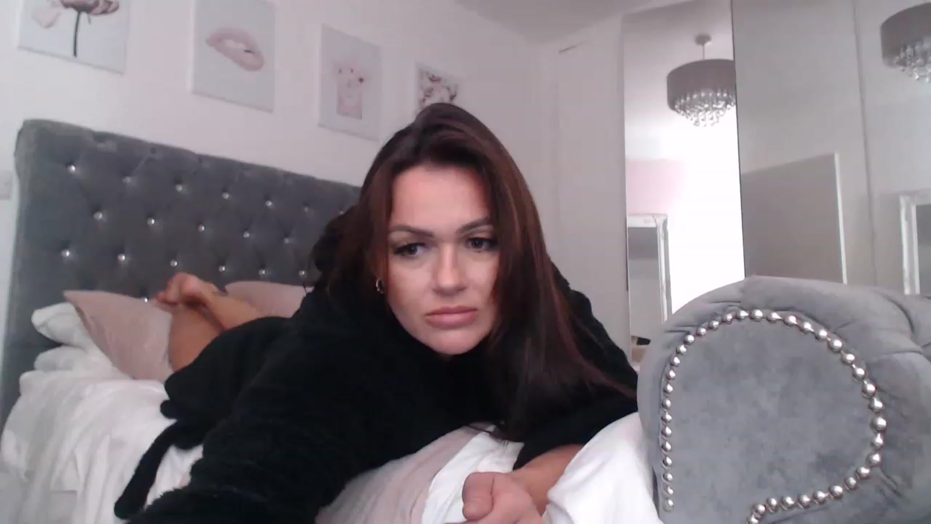 Gallery image thumbnail from SxybrtishMILF's myfreecams stream on, 11/14/2022, 18:26 image 18 of 20