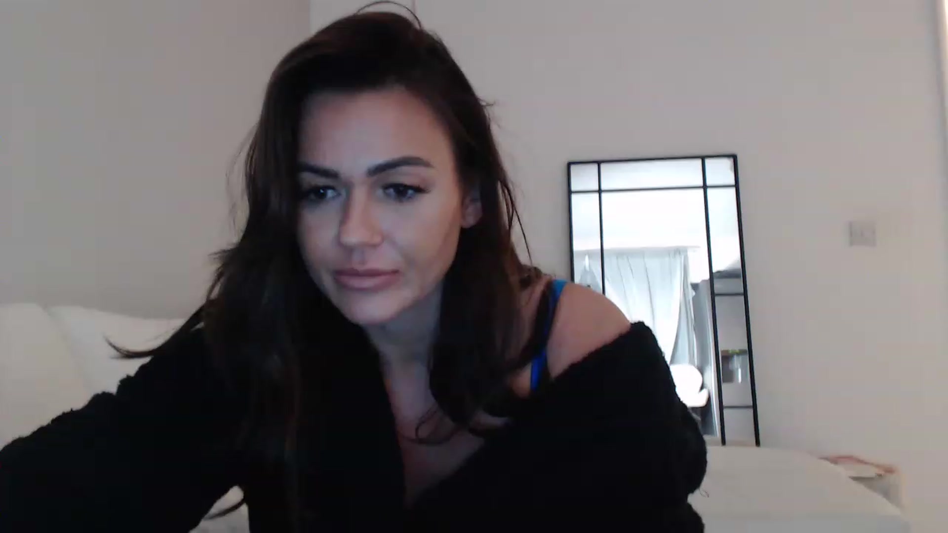 Gallery image thumbnail from SxybrtishMILF's myfreecams stream on, 11/15/2022, 19:30 image 14 of 20