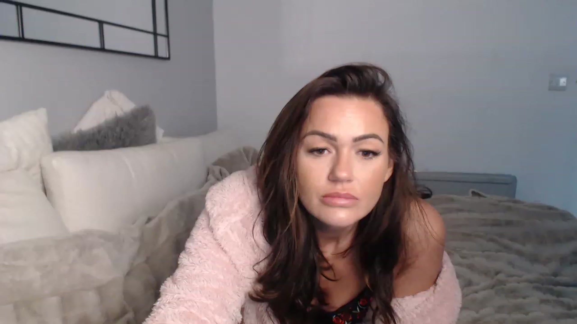 Gallery image thumbnail from SxybrtishMILF's myfreecams stream on, 12/16/2022, 09:25 image 2 of 20
