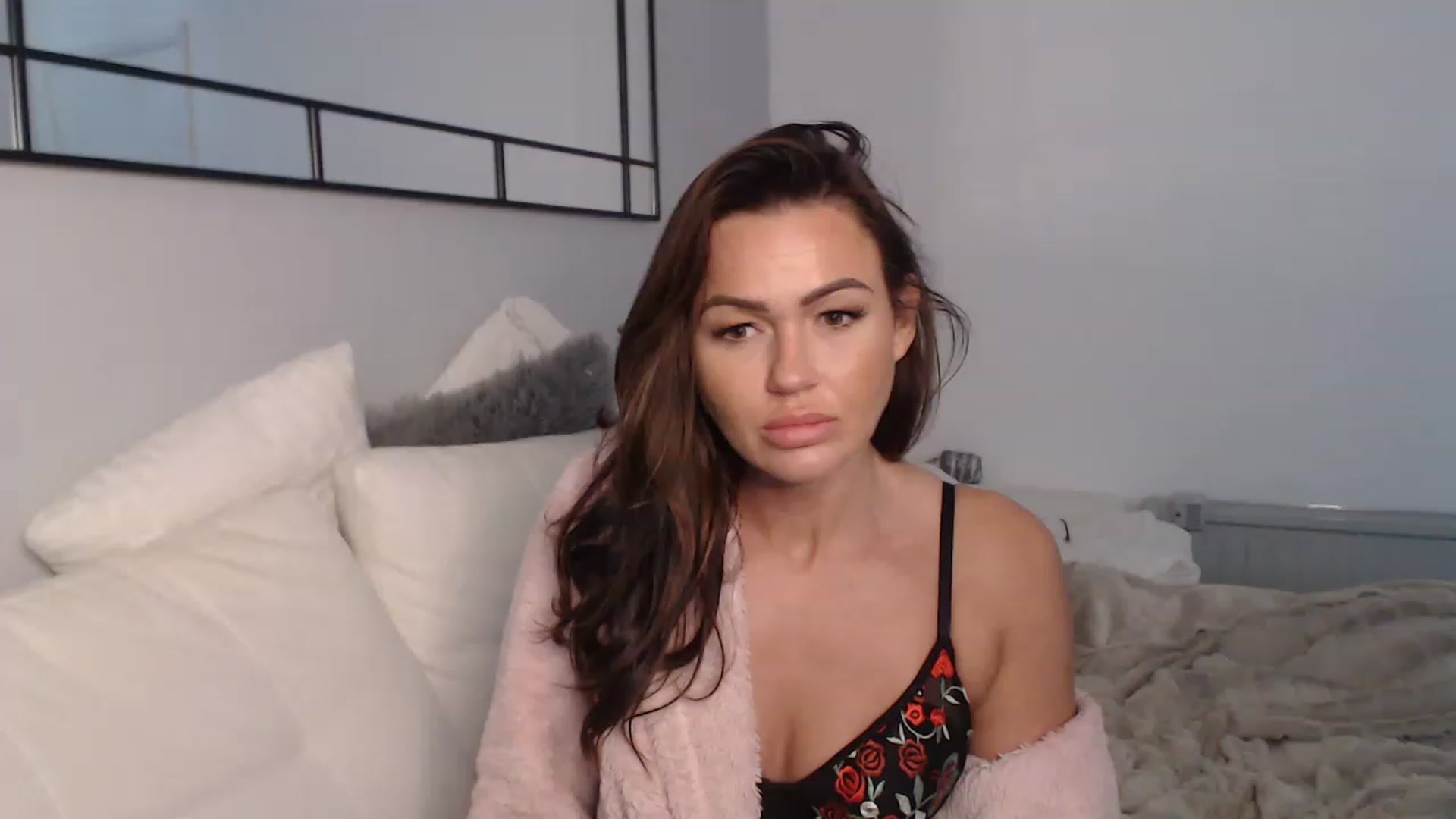 Gallery image thumbnail from SxybrtishMILF's myfreecams stream on, 12/16/2022, 10:47 image 15 of 20