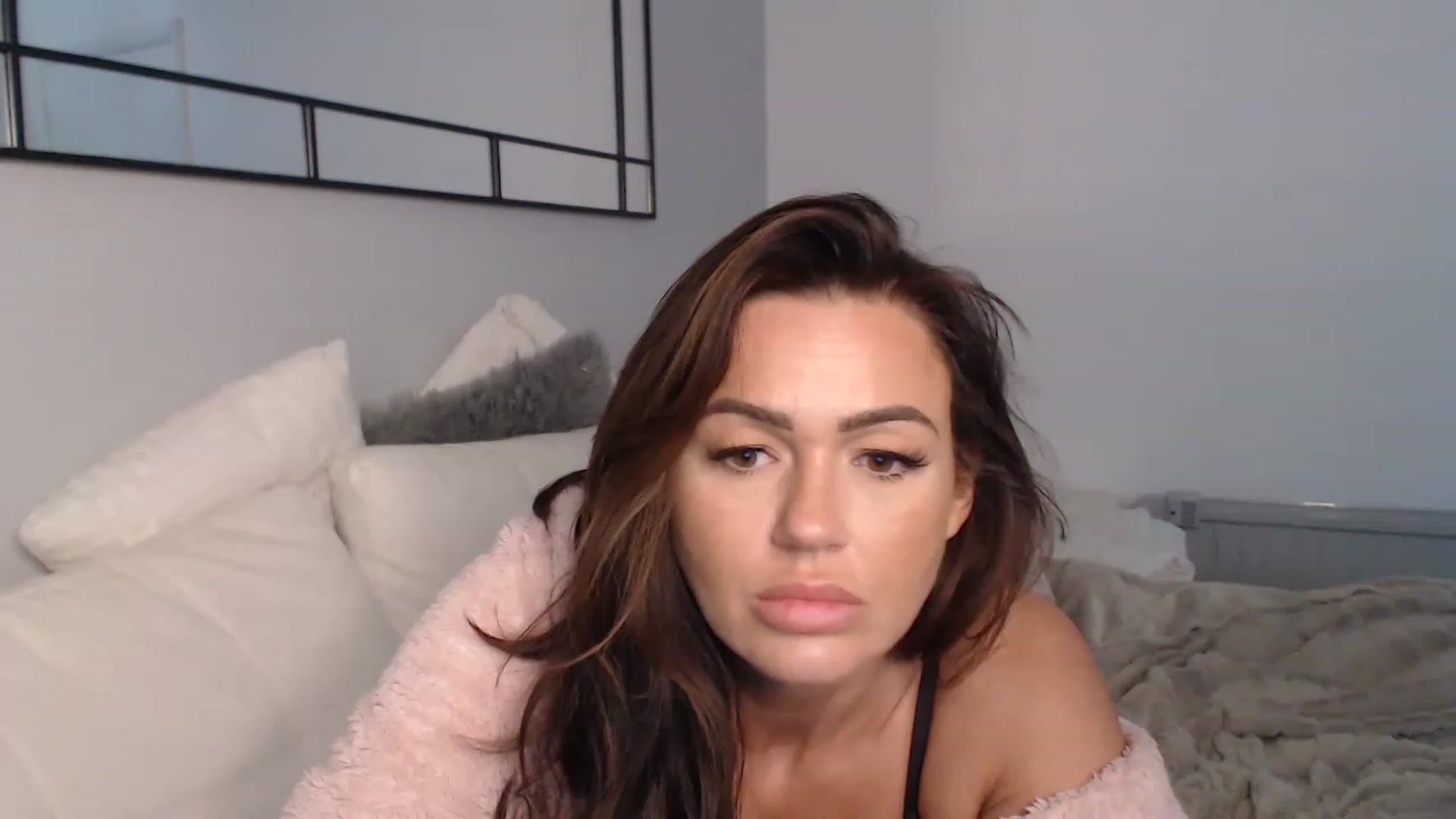 Gallery image thumbnail from SxybrtishMILF's myfreecams stream on, 12/16/2022, 10:47 image 1 of 20