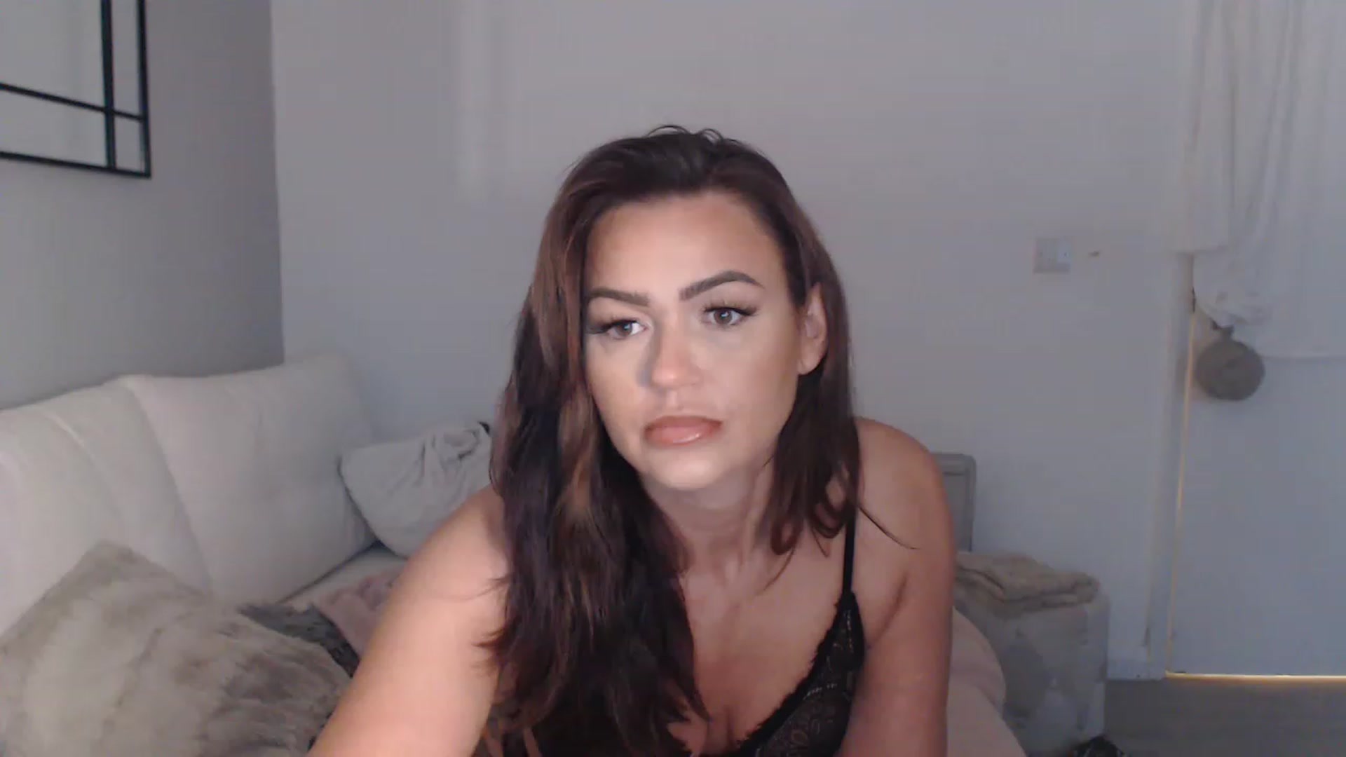 Gallery image thumbnail from SxybrtishMILF's myfreecams stream on, 12/20/2022, 09:04 image 4 of 20
