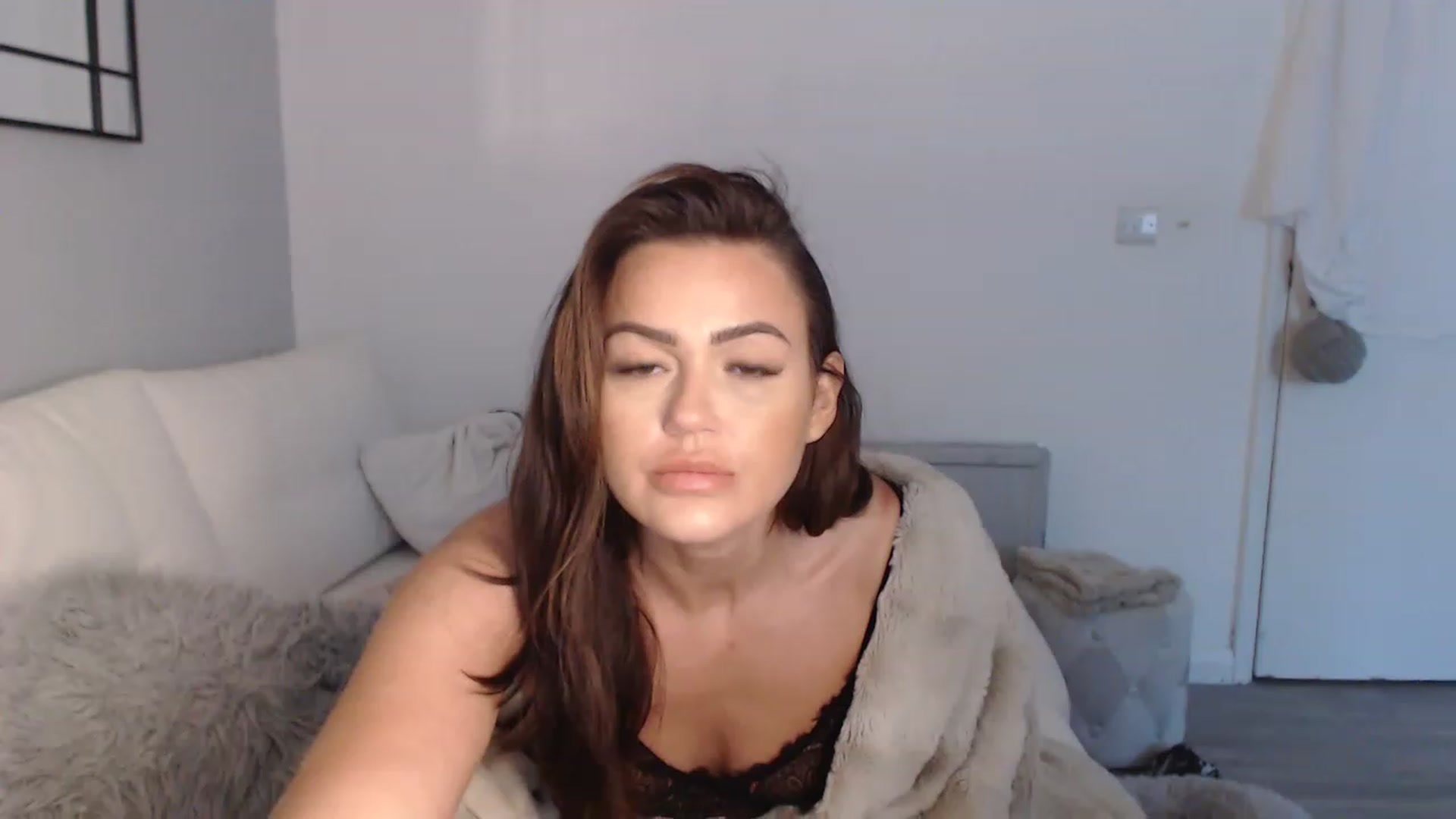 Gallery image thumbnail from SxybrtishMILF's myfreecams stream on, 12/20/2022, 10:40 image 12 of 20