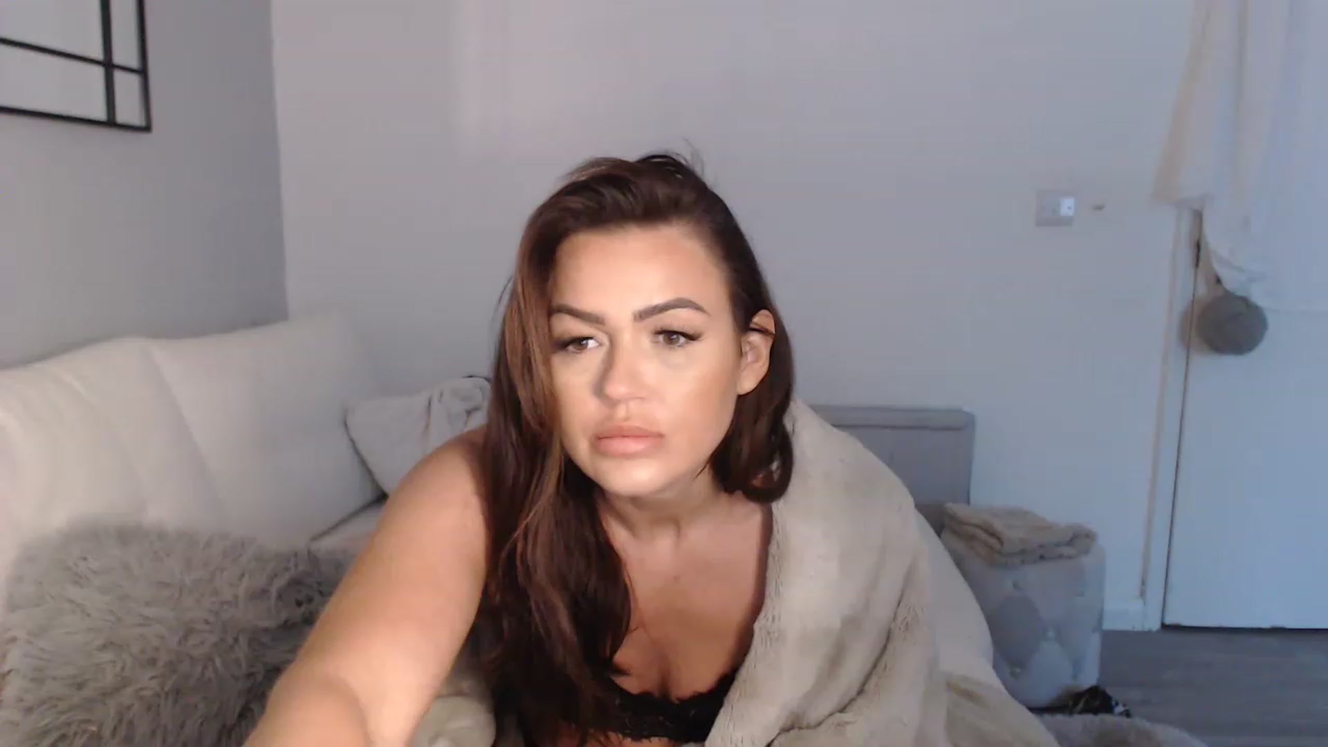 Gallery image thumbnail from SxybrtishMILF's myfreecams stream on, 12/20/2022, 10:40 image 13 of 20