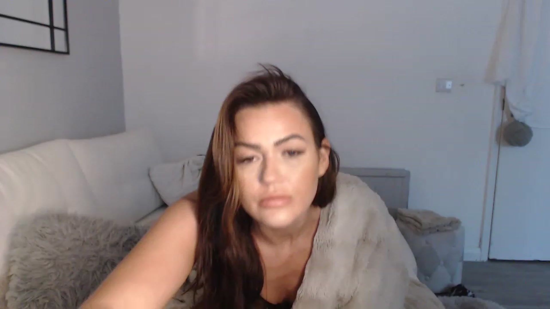 Gallery image thumbnail from SxybrtishMILF's myfreecams stream on, 12/20/2022, 10:40 image 8 of 20