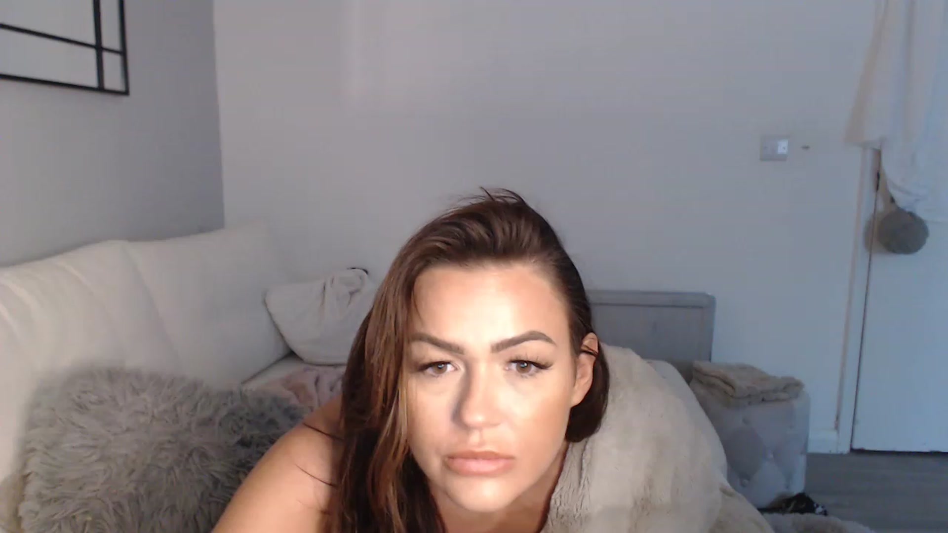 Gallery image thumbnail from SxybrtishMILF's myfreecams stream on, 12/20/2022, 10:40 image 7 of 20