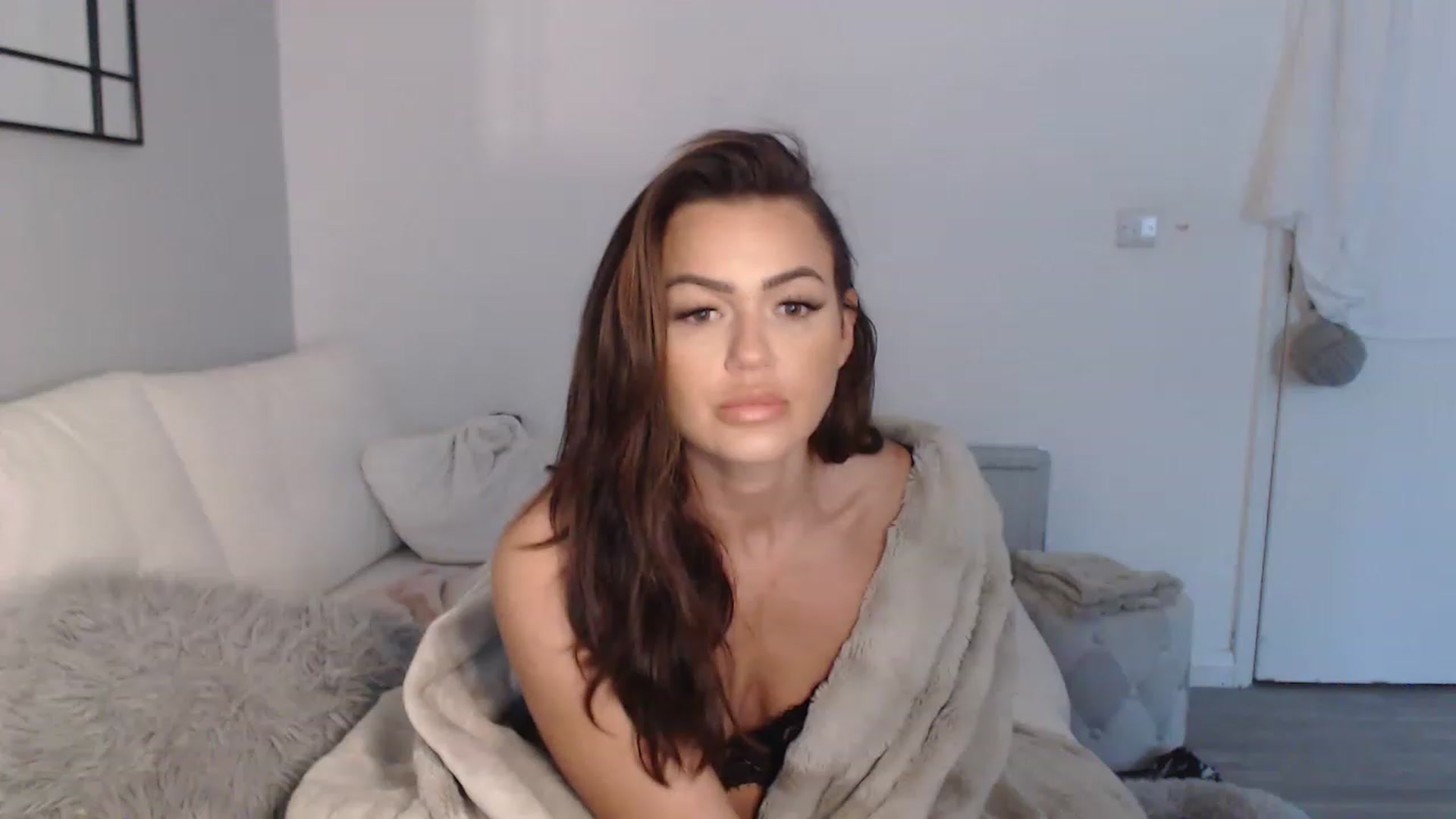 Gallery image thumbnail from SxybrtishMILF's myfreecams stream on, 12/20/2022, 10:40 image 11 of 20