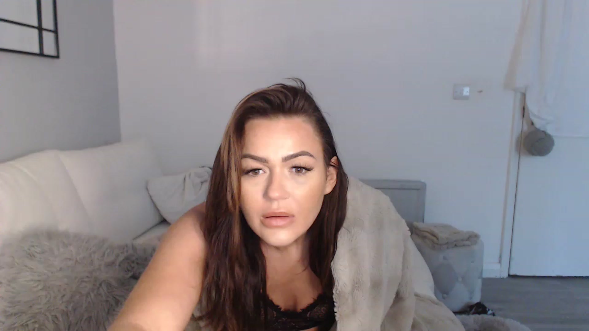 Gallery image thumbnail from SxybrtishMILF's myfreecams stream on, 12/20/2022, 10:40 image 3 of 20