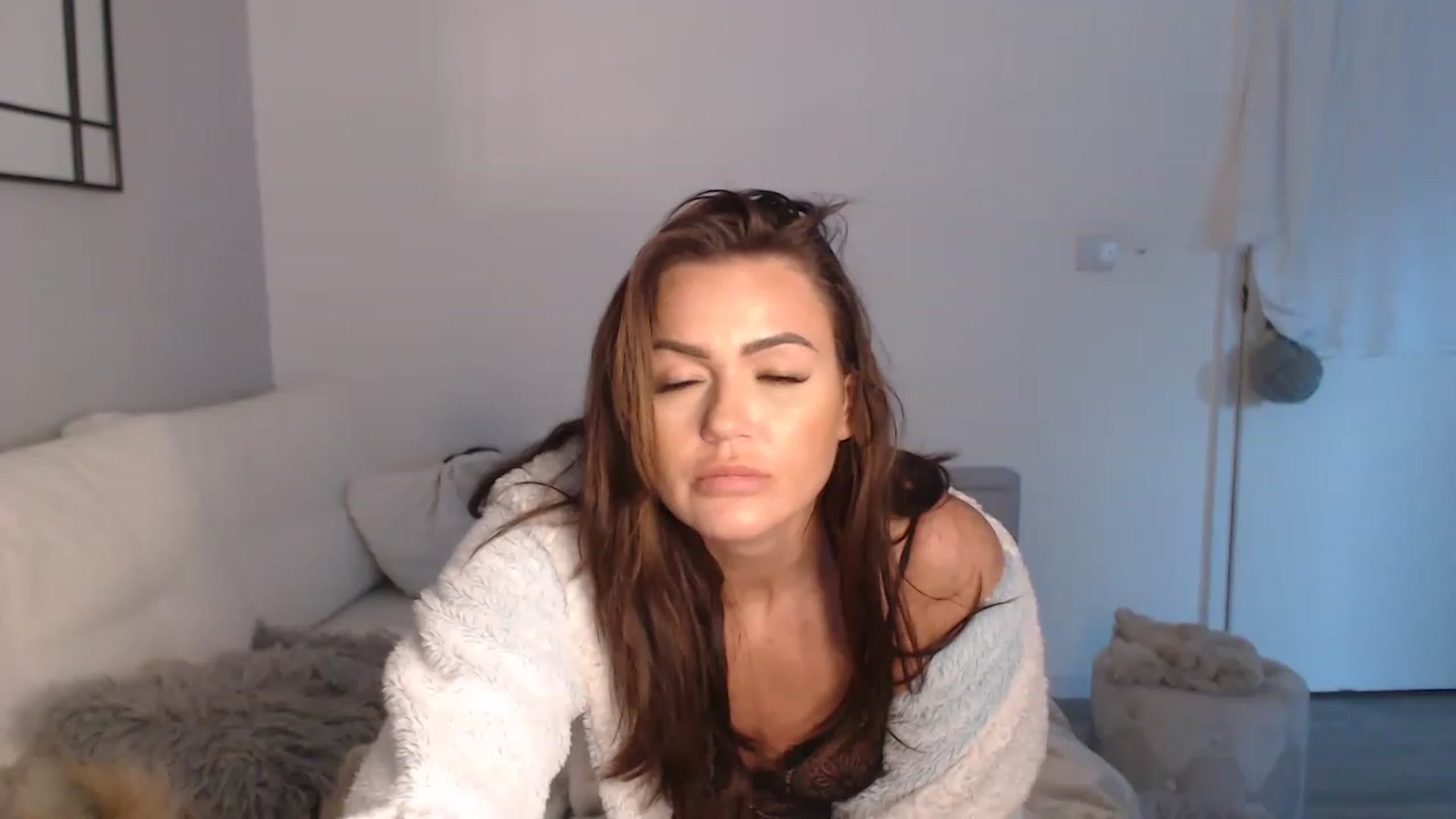 Gallery image thumbnail from SxybrtishMILF's myfreecams stream on, 12/20/2022, 13:04 image 4 of 20