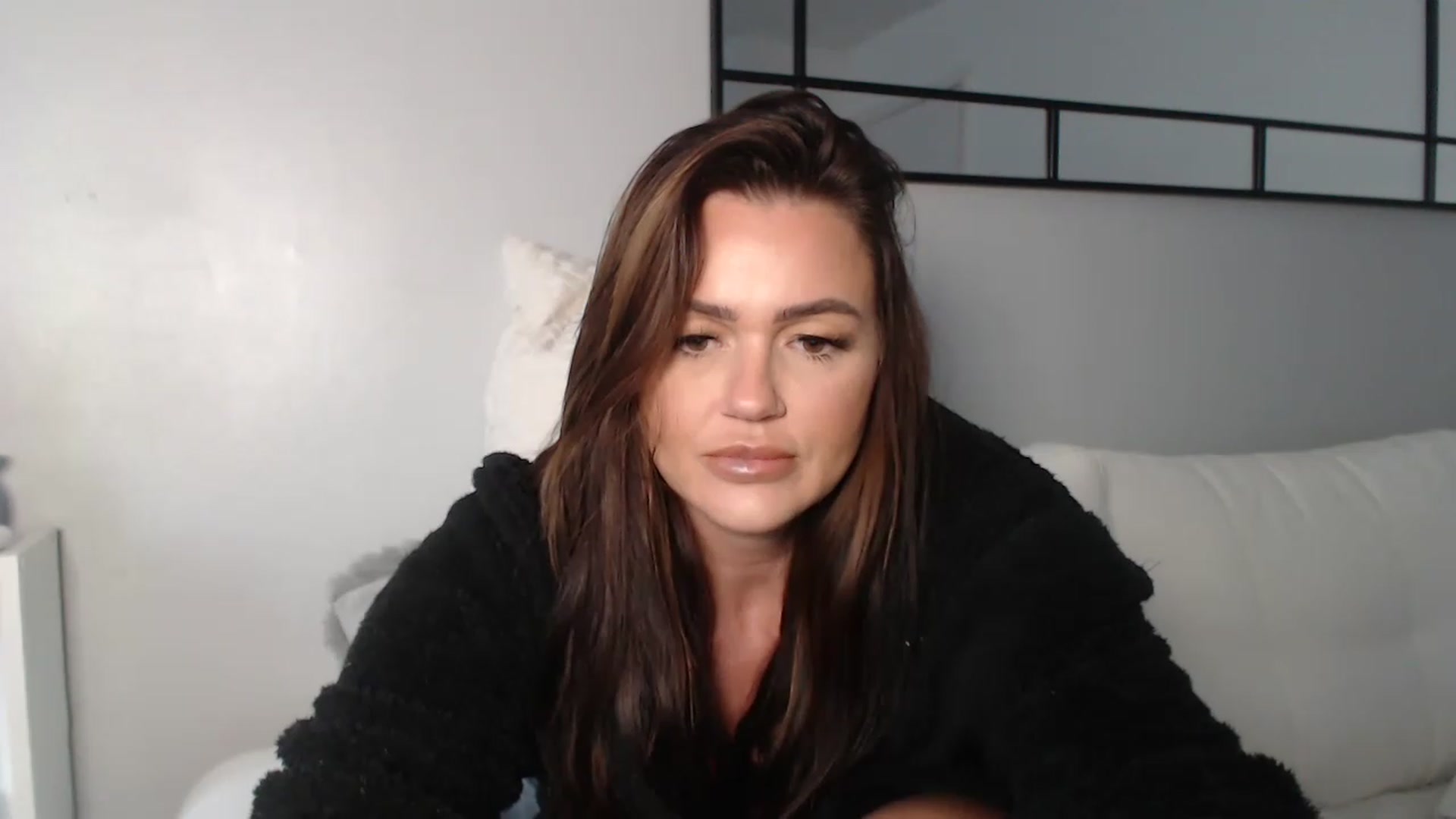Gallery image thumbnail from SxybrtishMILF's myfreecams stream on, 01/03/2023, 09:38 image 8 of 20