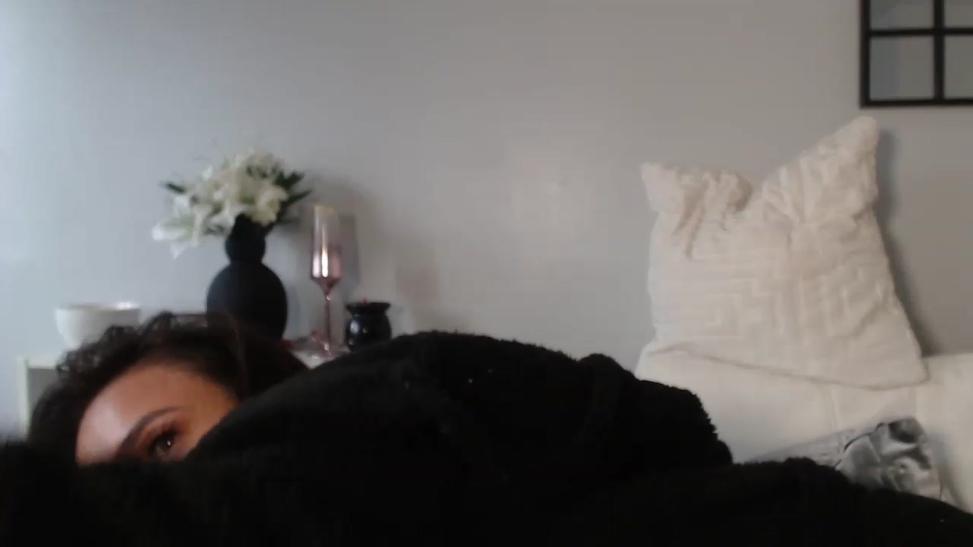 Gallery image thumbnail from SxybrtishMILF's myfreecams stream on, 01/03/2023, 09:38 image 4 of 20