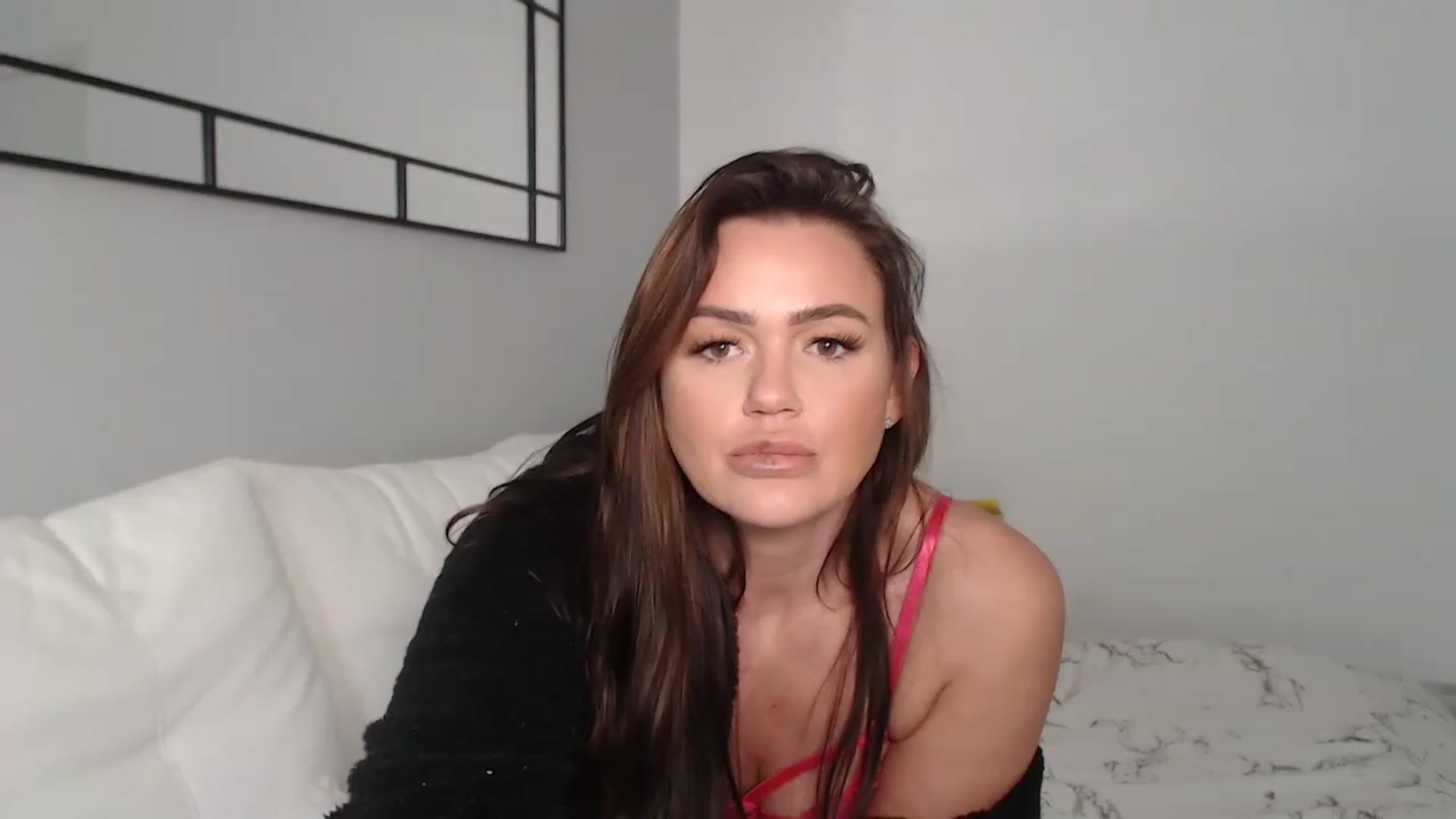 Gallery image thumbnail from SxybrtishMILF's myfreecams stream on, 01/03/2023, 10:01 image 14 of 20