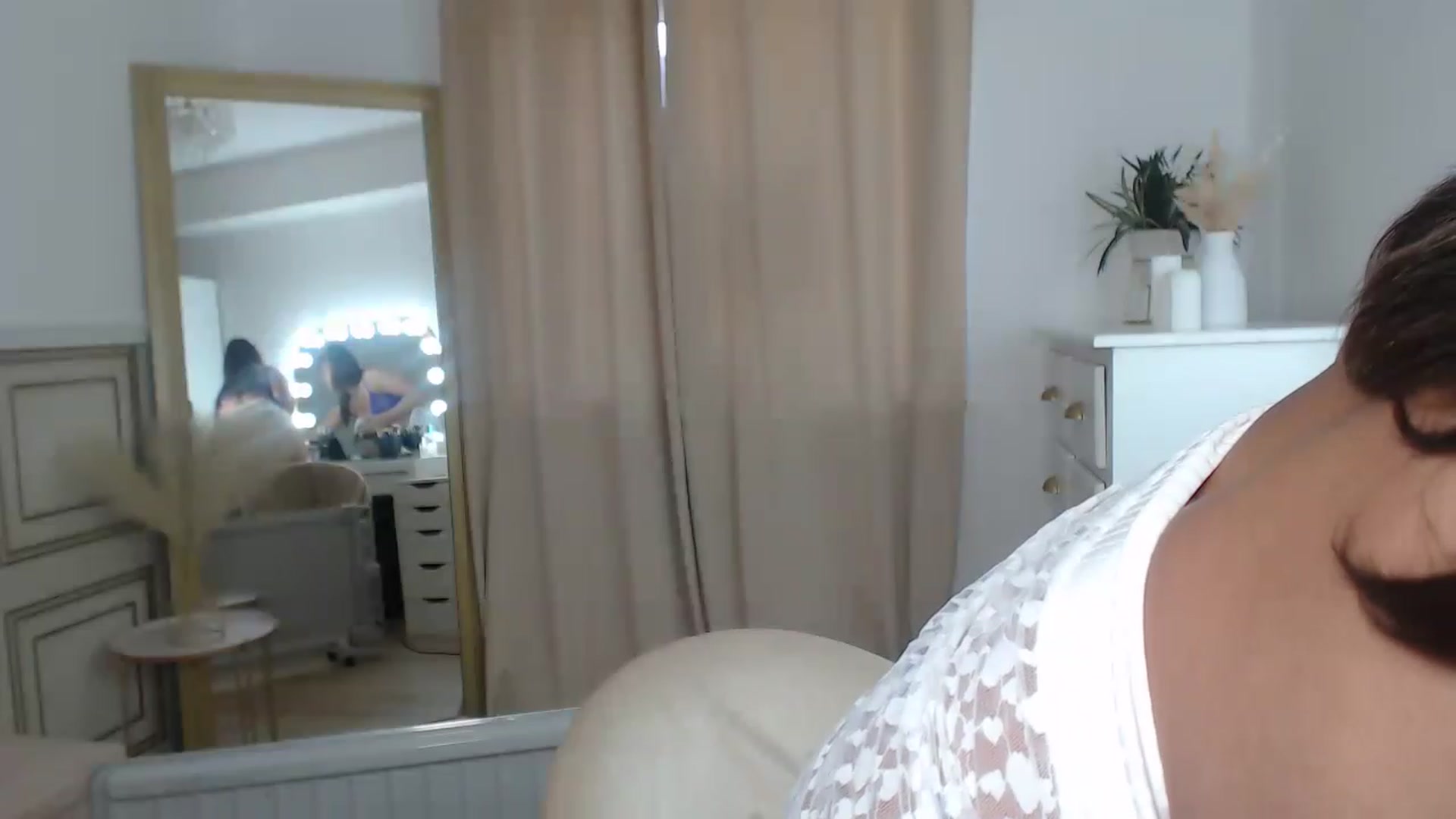 Gallery image thumbnail from SxybrtishMILF's myfreecams stream on, 02/13/2023, 11:28 image 12 of 20