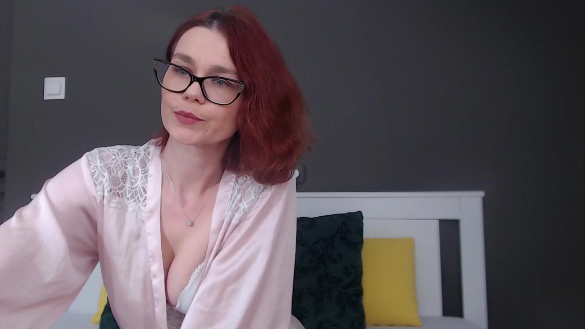 Gallery image thumbnail from Syllena's myfreecams stream on, 01/28/2026, 03:44 image 4 of 20
