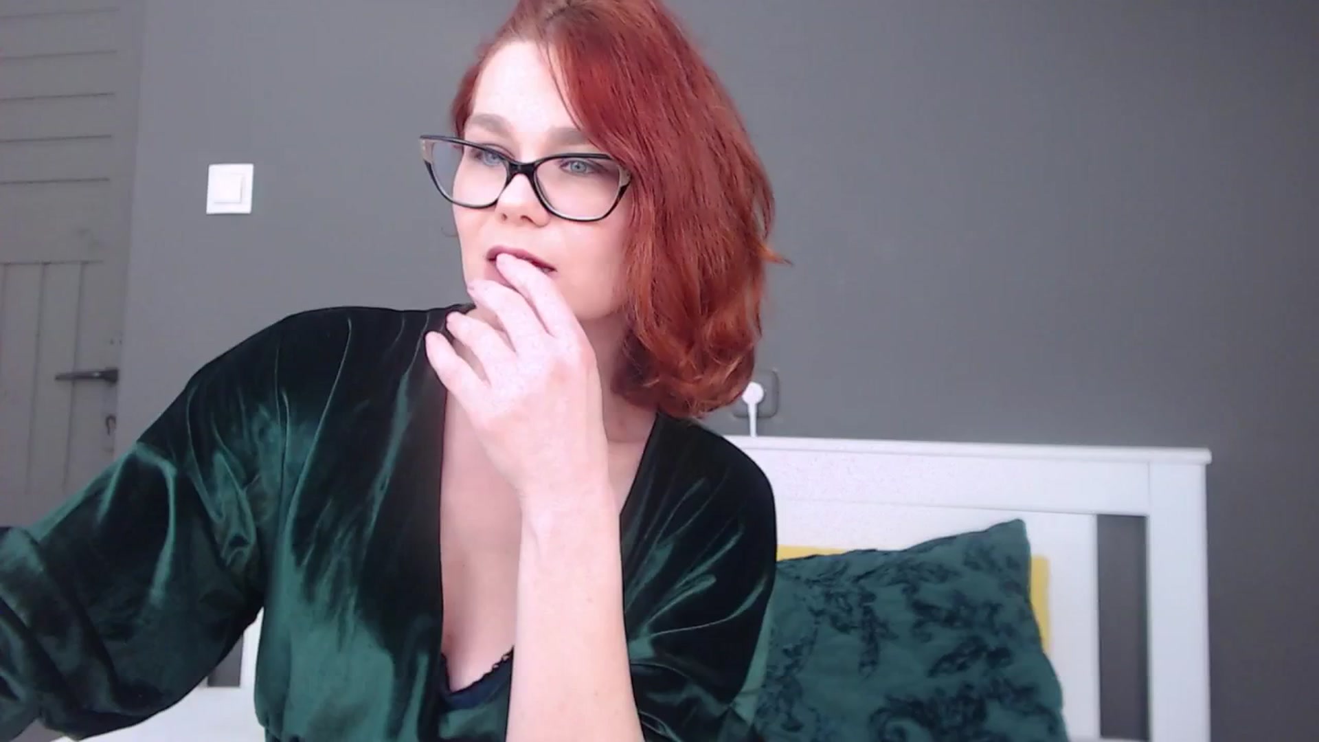 Gallery image thumbnail from Syllena's myfreecams stream on, 02/11/2026, 04:11 image 15 of 20