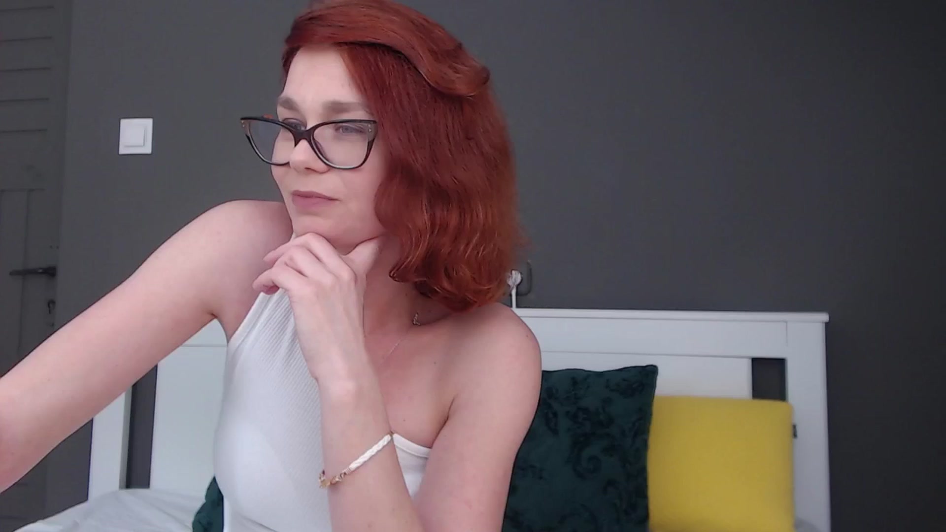 Gallery image thumbnail from Syllena's myfreecams stream on, 03/04/2026, 03:10 image 12 of 20