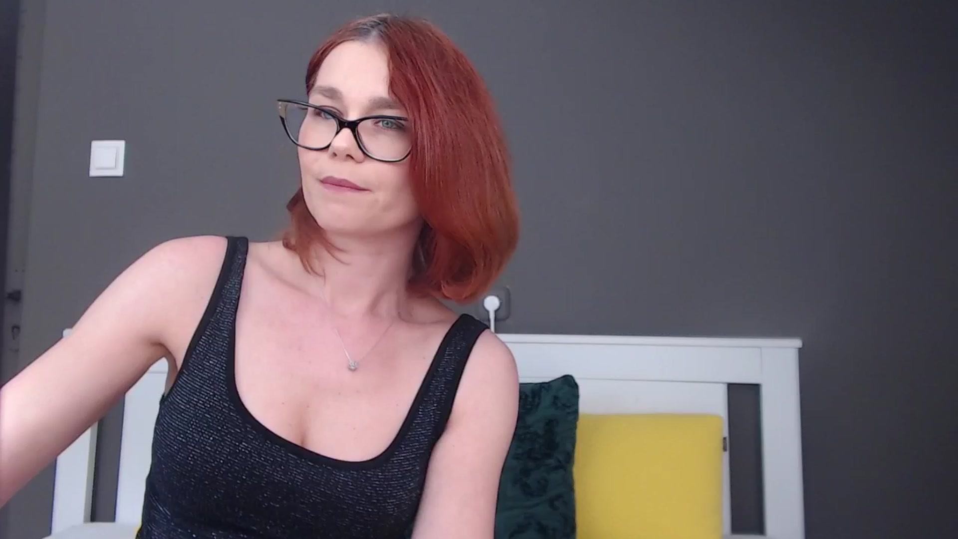 Gallery image thumbnail from Syllena's myfreecams stream on, 03/10/2026, 23:22 image 18 of 20