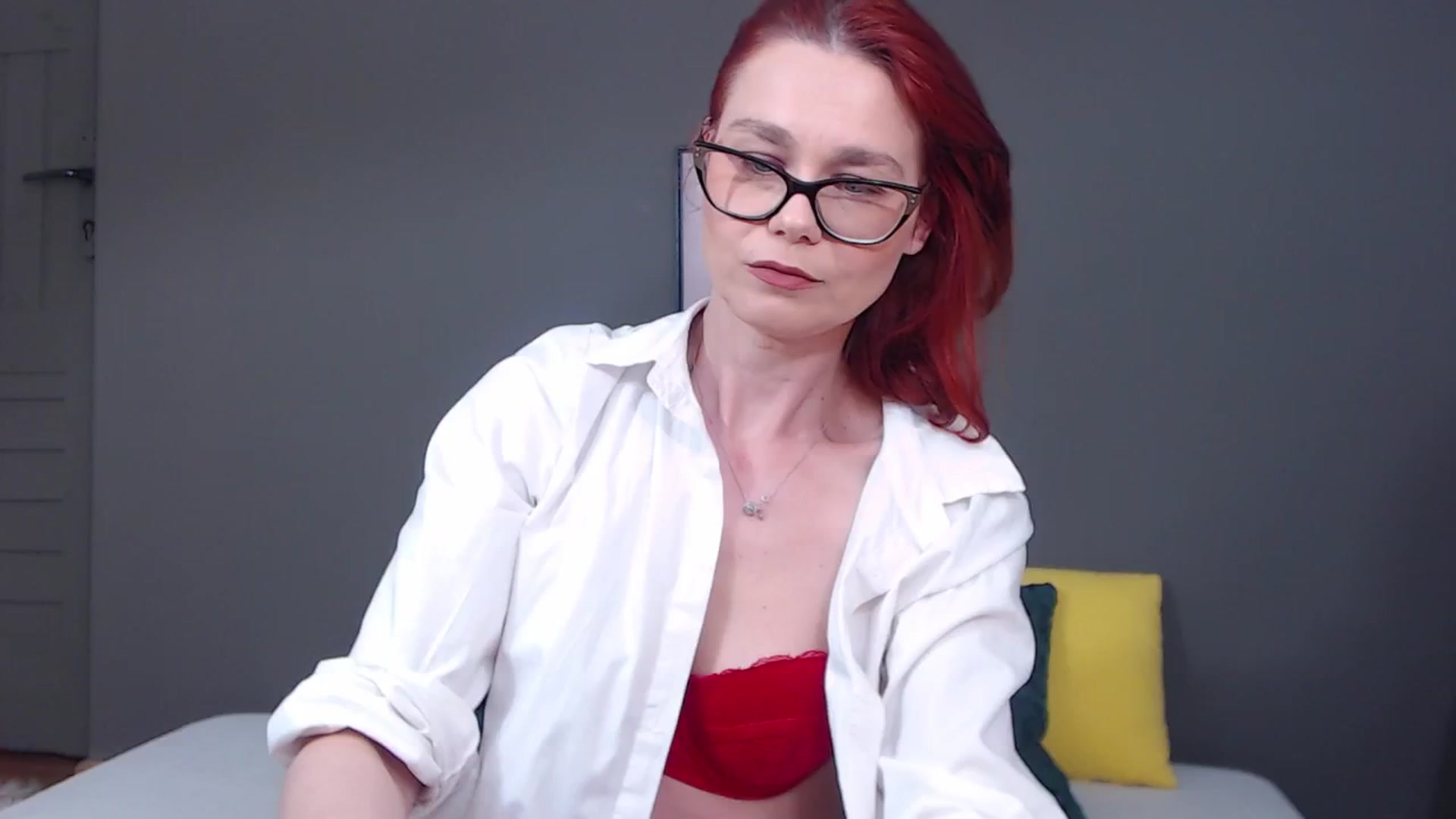 Gallery image thumbnail from Syllena's myfreecams stream on, 04/07/2026, 23:27 image 18 of 20