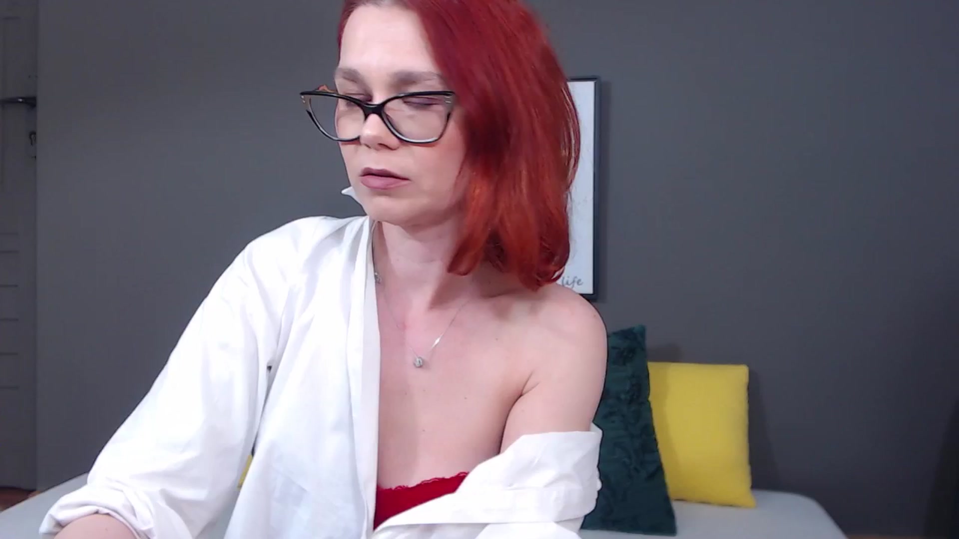 Gallery image thumbnail from Syllena's myfreecams stream on, 04/08/2026, 01:34 image 2 of 20