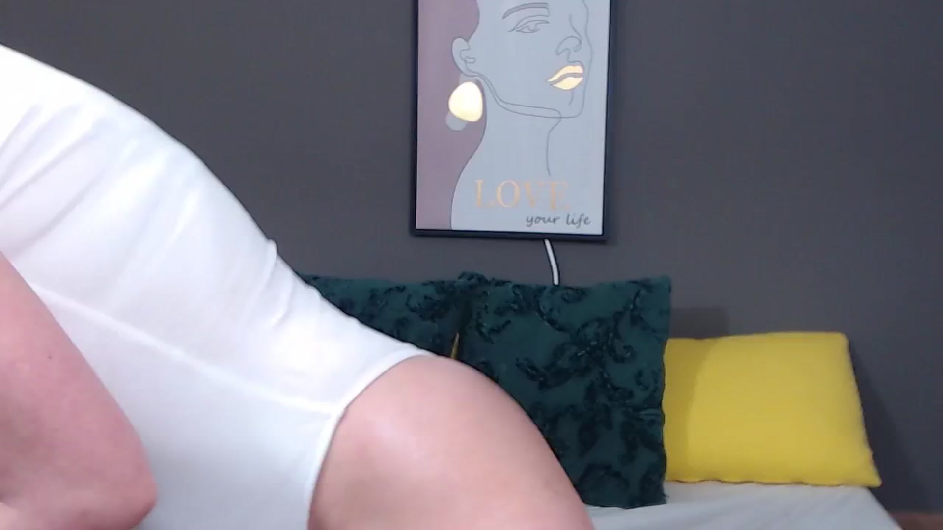 Gallery image thumbnail from Syllena's myfreecams stream on, 04/08/2026, 23:56 image 9 of 20