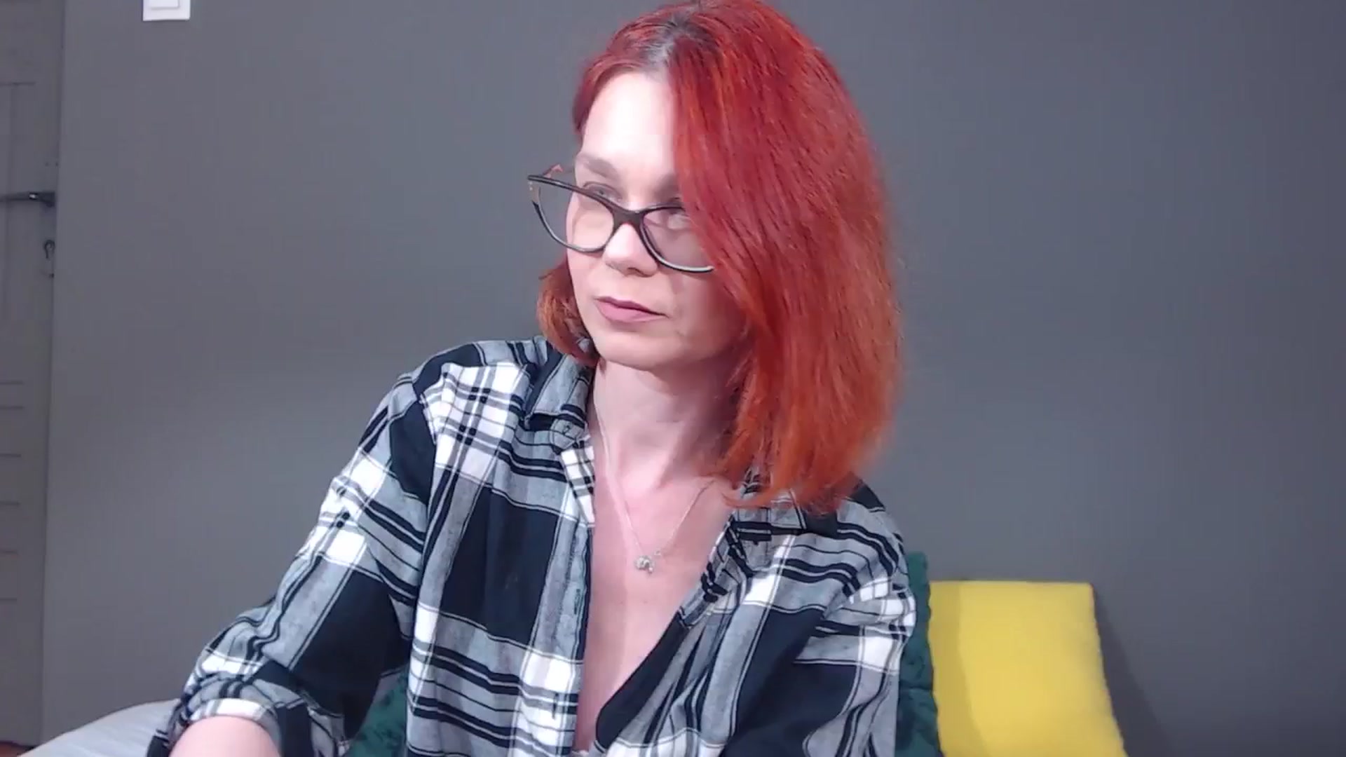 Gallery image thumbnail from Syllena's myfreecams stream on, 04/14/2026, 21:27 image 1 of 20