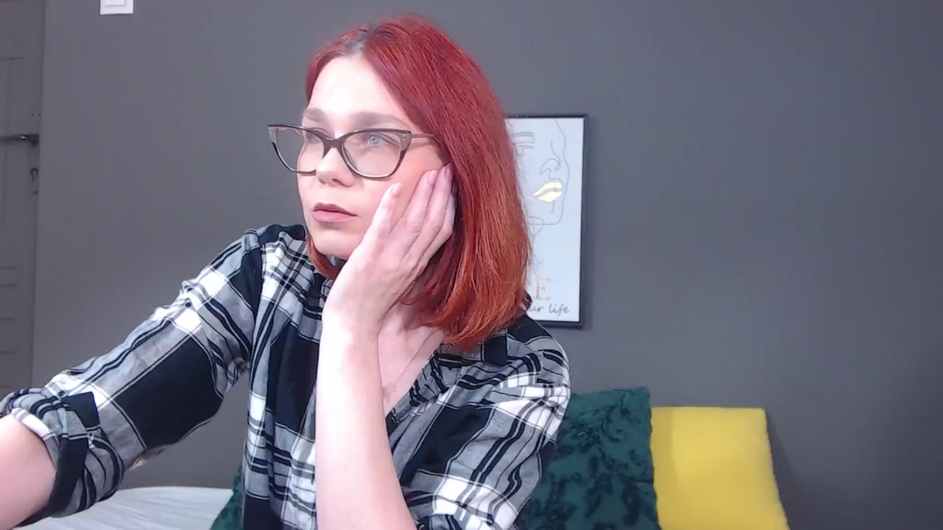 Gallery image thumbnail from Syllena's myfreecams stream on, 04/14/2026, 21:27 image 3 of 20