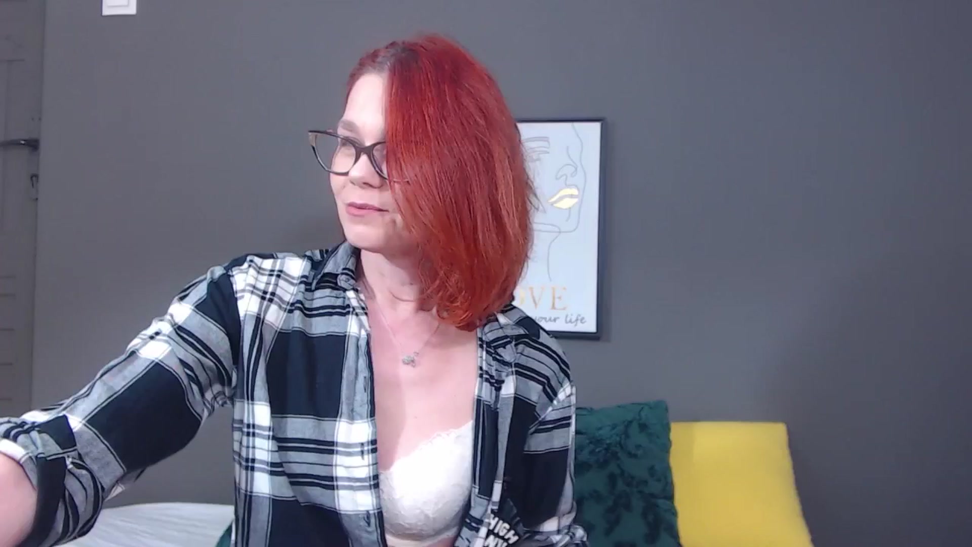 Gallery image thumbnail from Syllena's myfreecams stream on, 04/14/2026, 21:27 image 15 of 20