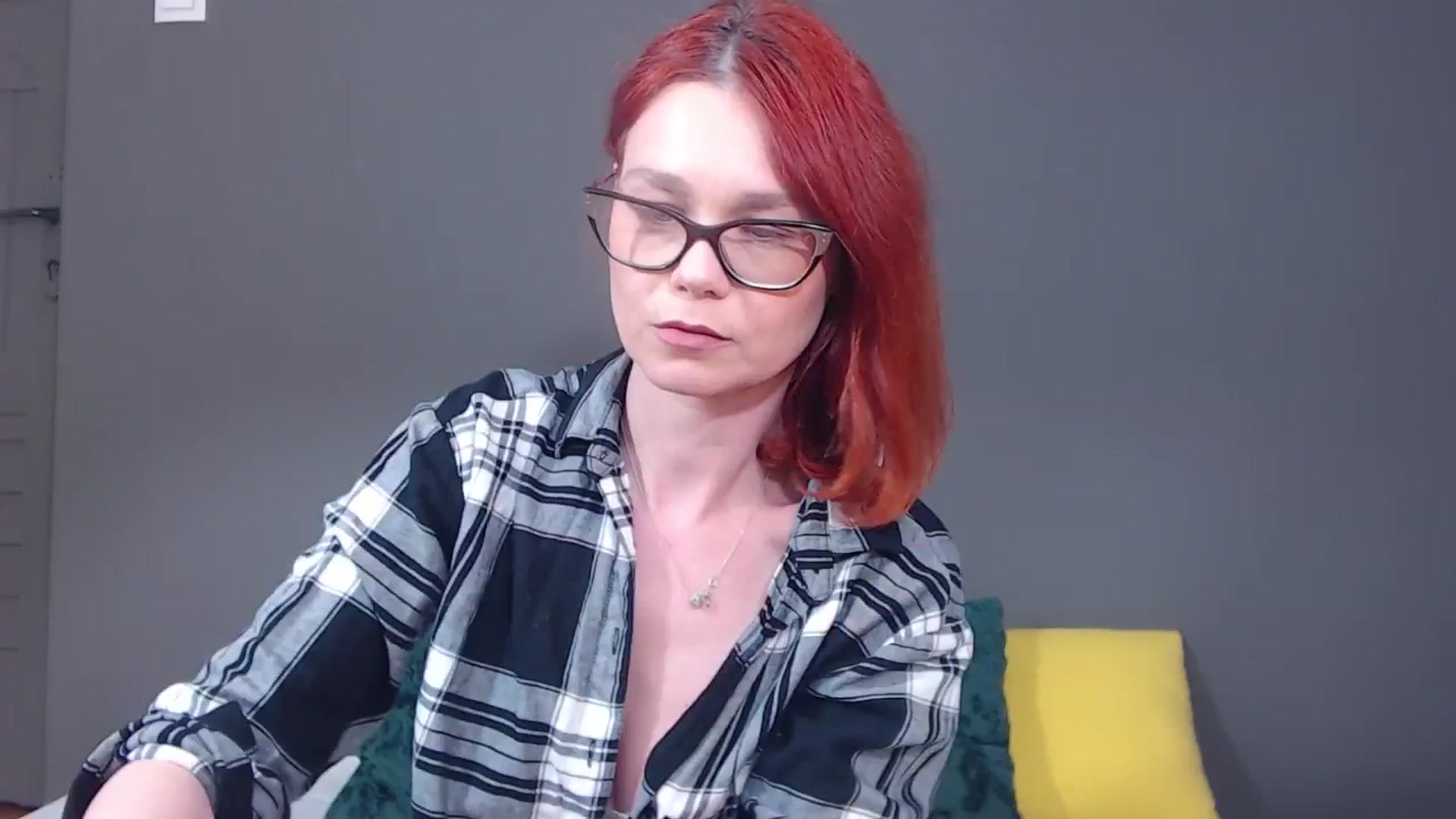 Gallery image thumbnail from Syllena's myfreecams stream on, 04/14/2026, 21:27 image 4 of 20