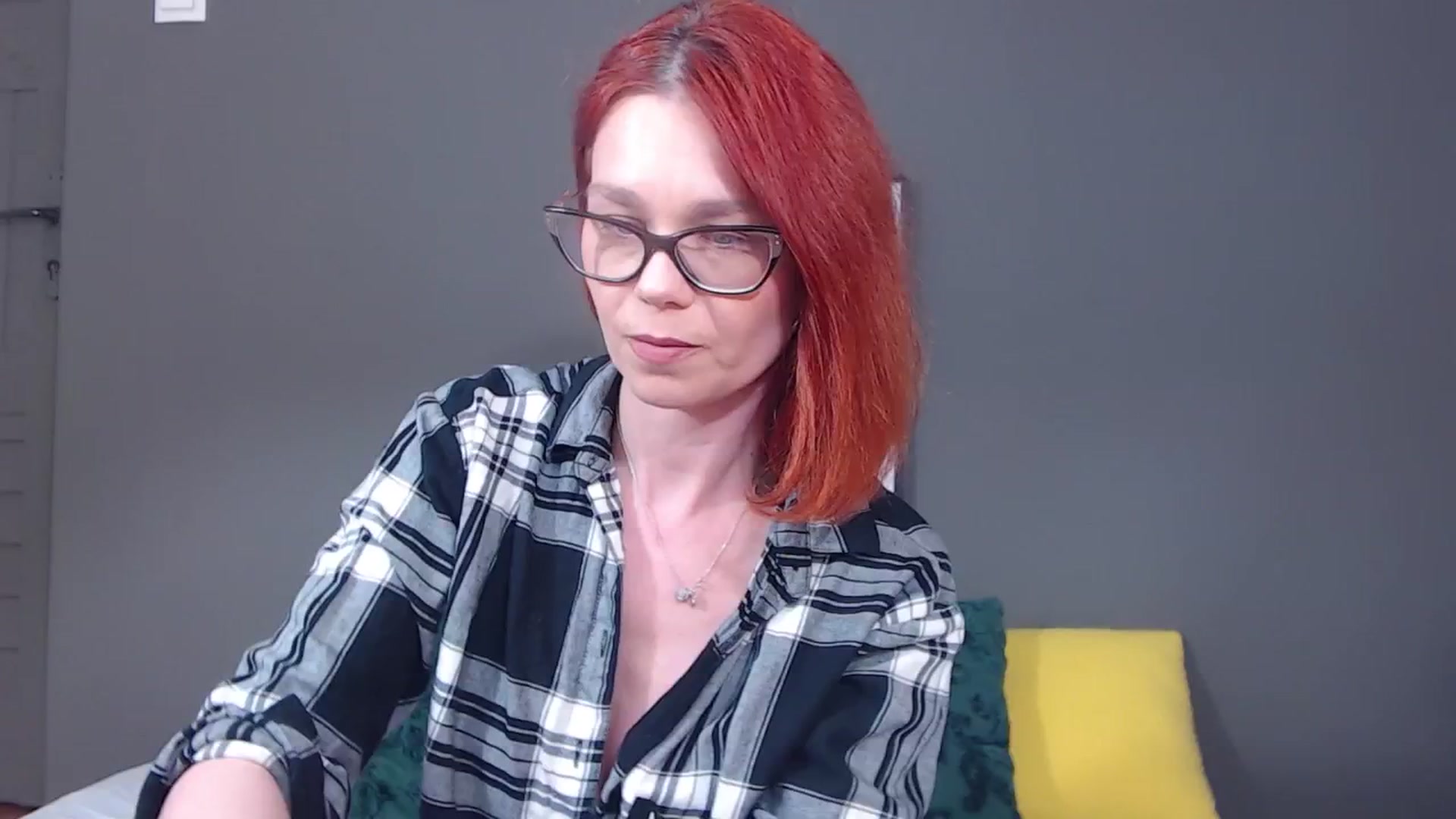 Gallery image thumbnail from Syllena's myfreecams stream on, 04/14/2026, 21:27 image 2 of 20