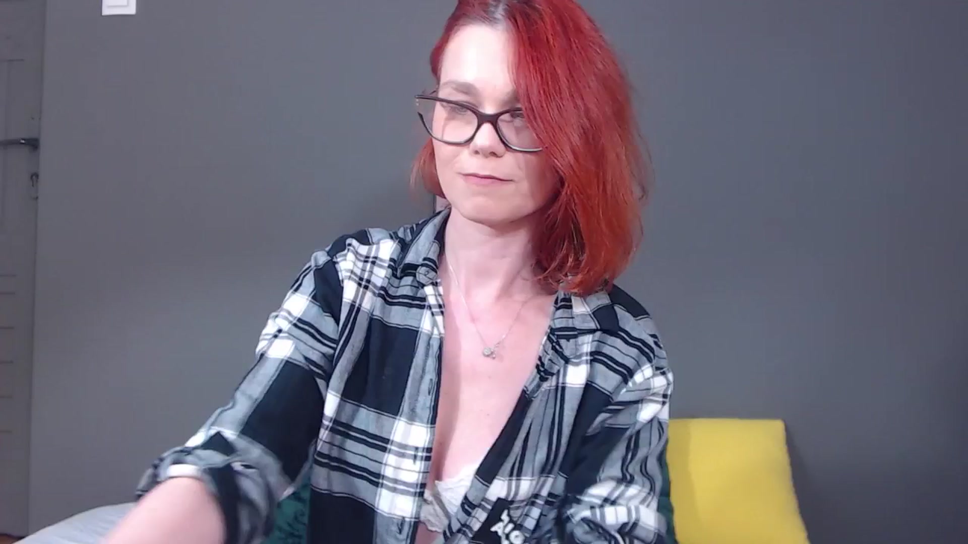 Gallery image thumbnail from Syllena's myfreecams stream on, 04/14/2026, 21:27 image 12 of 20